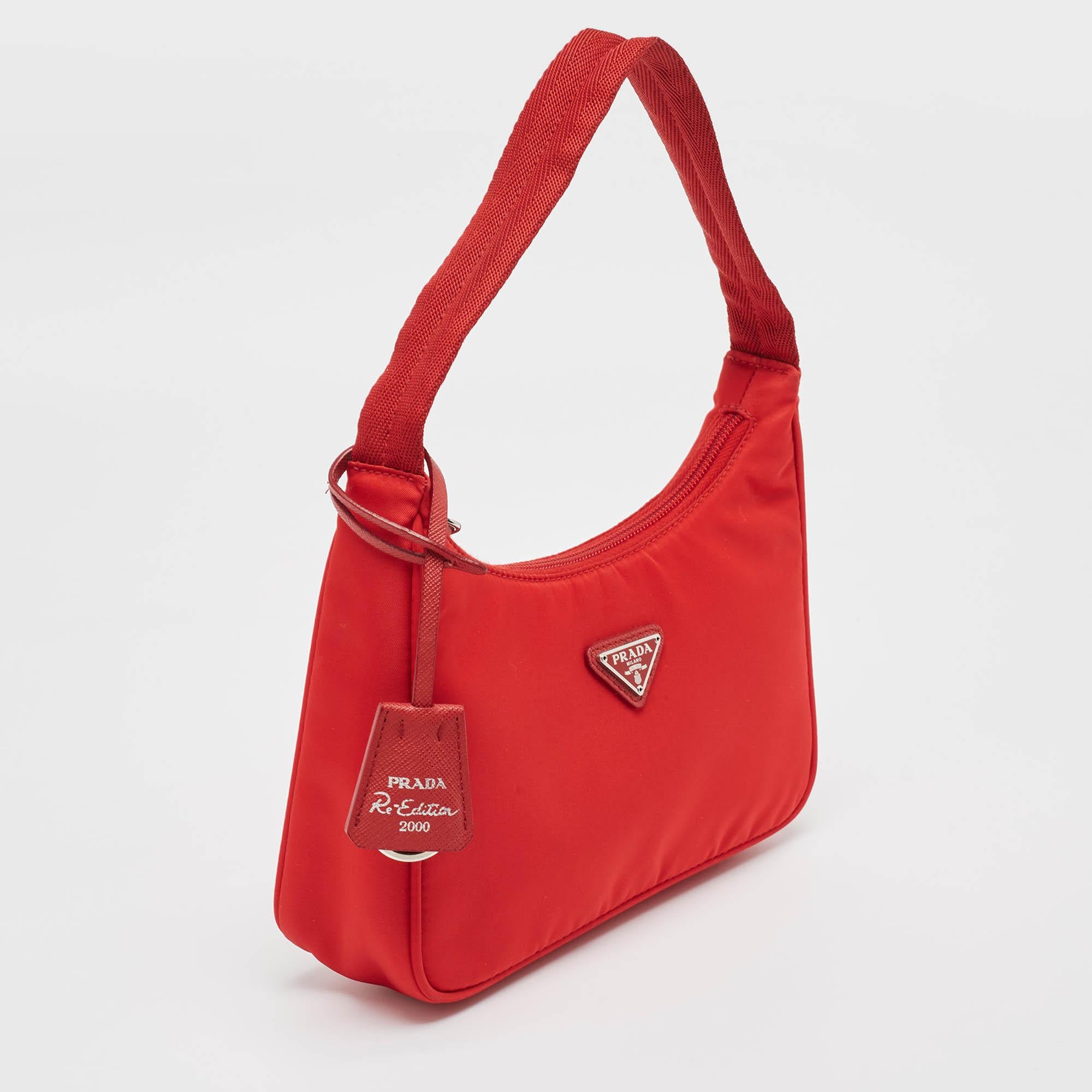 Women's Prada Red Tessuto Nylon Re-Edition 2000 Baguette Bag For Sale