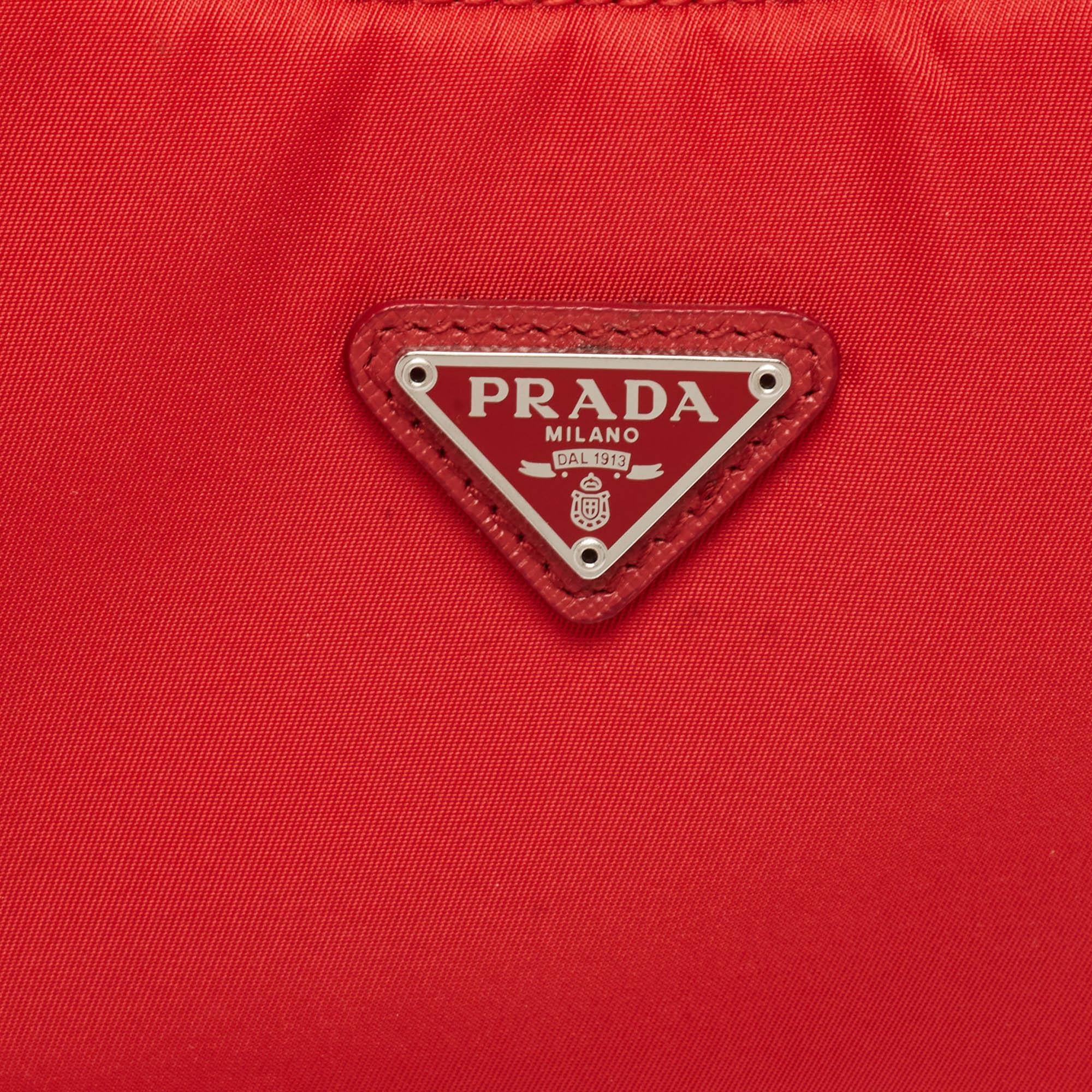 Prada Red Tessuto Nylon Re-Edition 2000 Baguette Bag For Sale 1