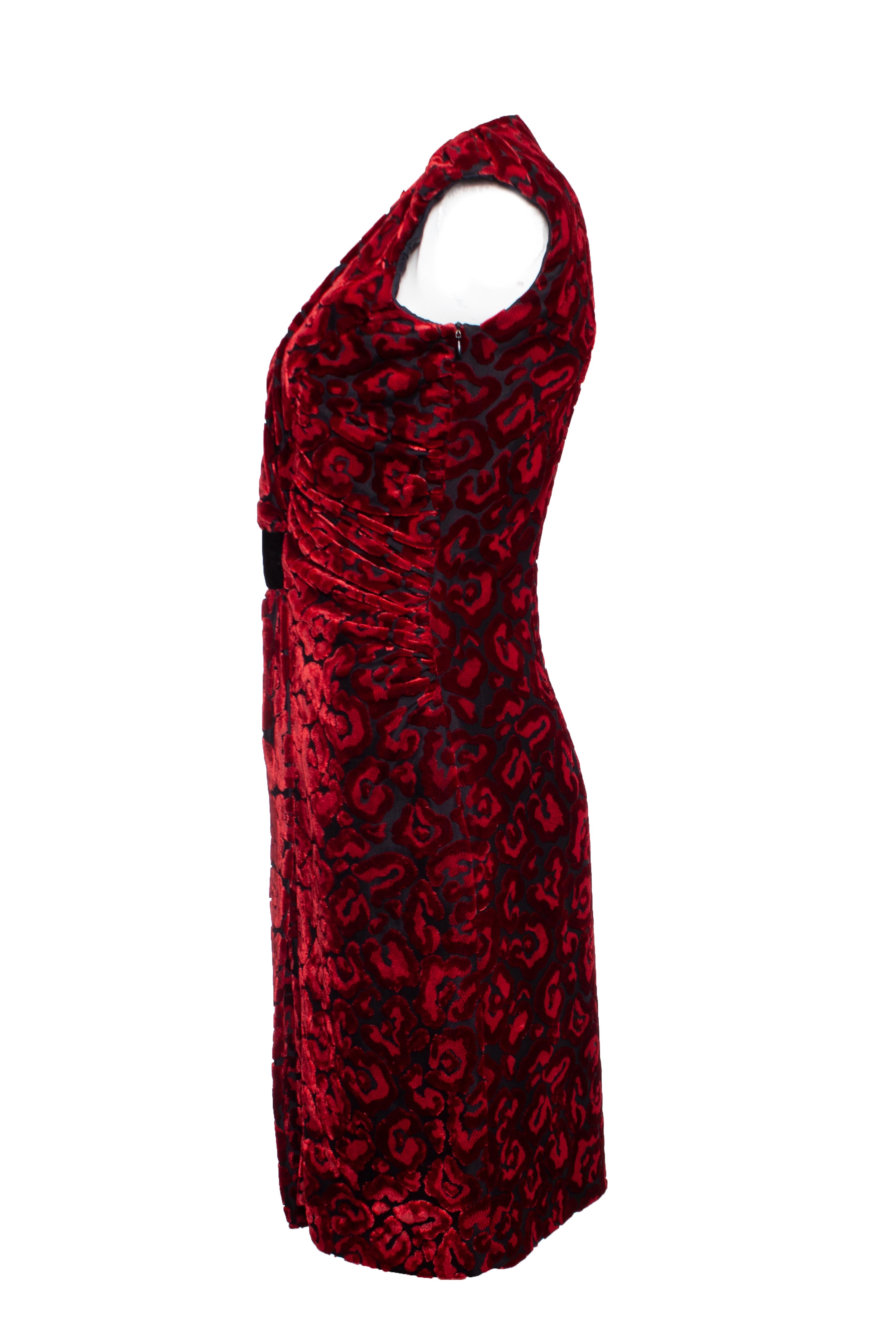 Prada, red velvet dress In Excellent Condition For Sale In AMSTERDAM, NL