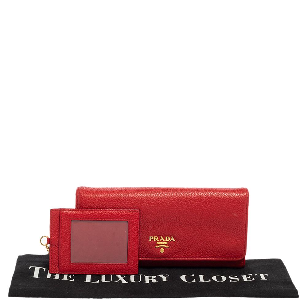 Prada ensures your essentials are housed in style with this stunning red wallet. This chic and practical piece is cut from durable leather and is finished with a glamorous logo plaque lettering on the front flap. It has multiple interior