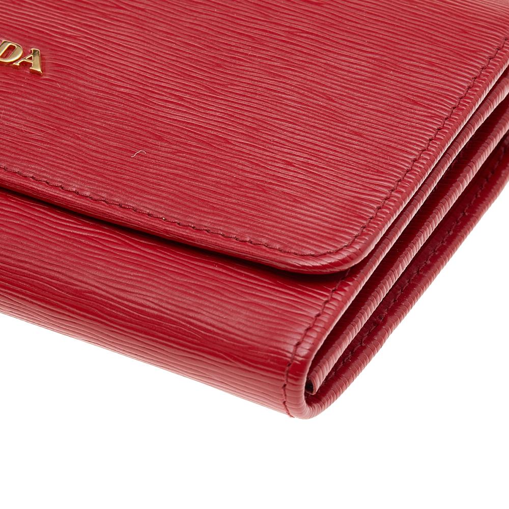 Prada Red Vitello Move Leather Wallet On Strap In Good Condition In Dubai, Al Qouz 2