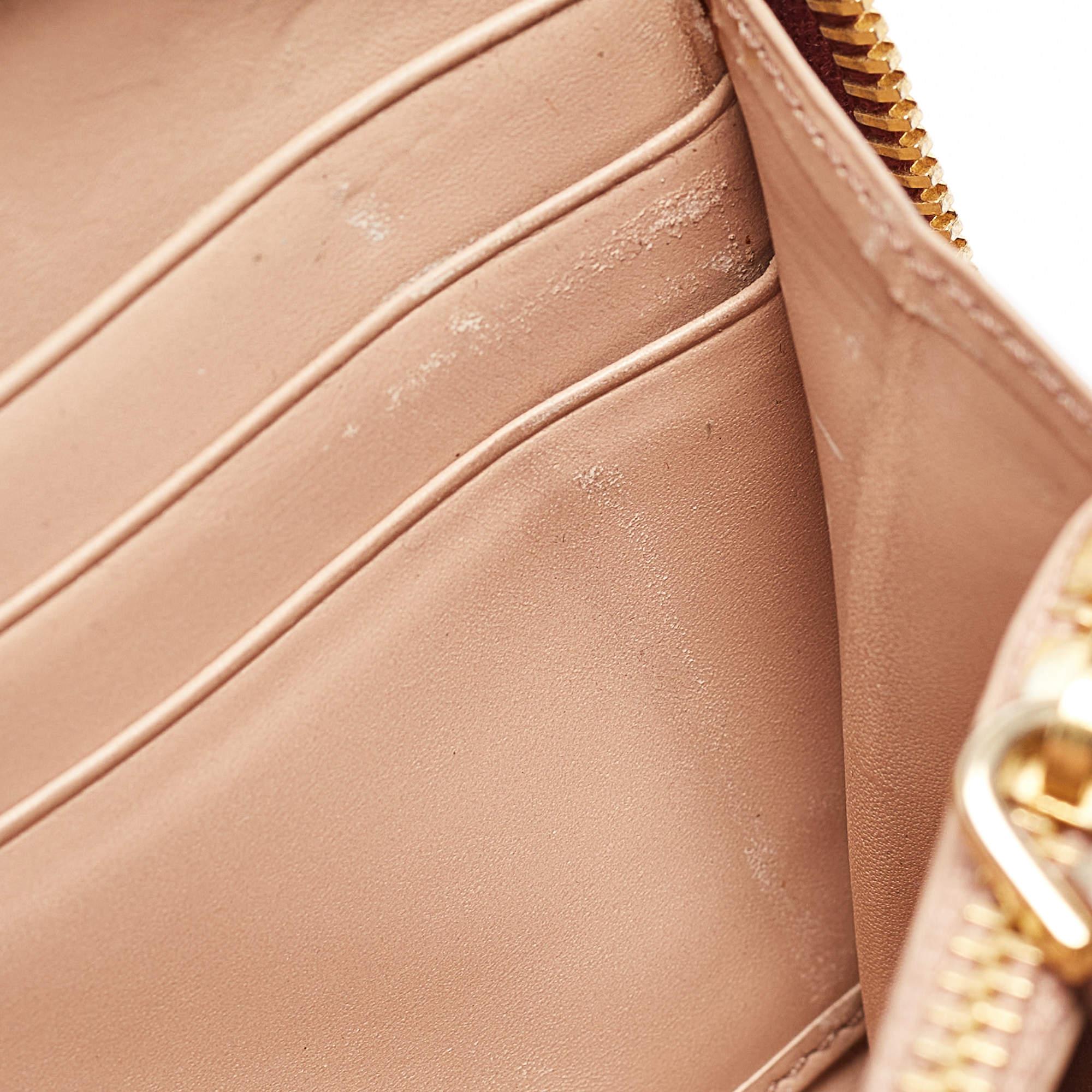Rosso Portafoglio continentale con zip in pelle rossa Vitelo Shine di Prada in vendita