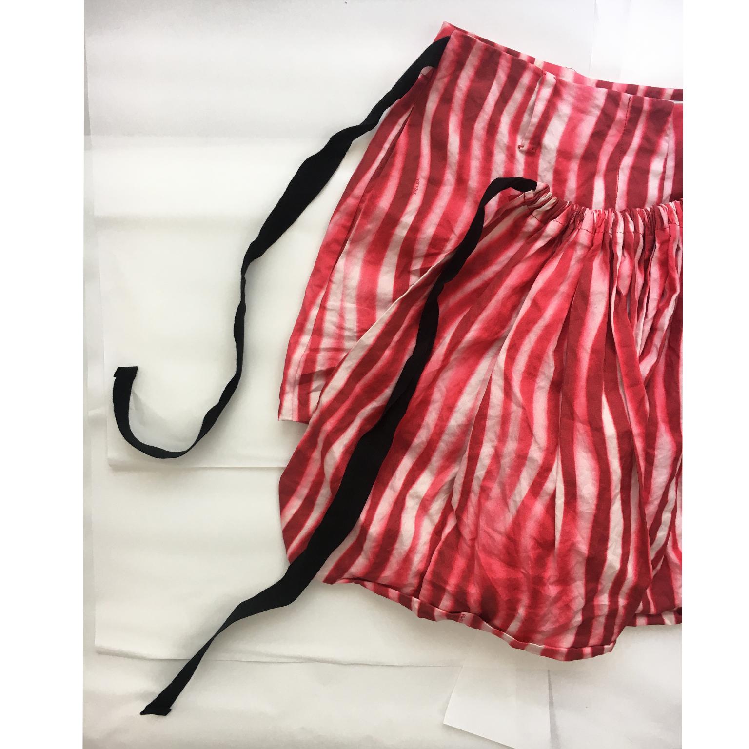 Prada Red White Crinkled Stripe Shorts Collection SS 2009 In Good Condition For Sale In Berlin, DE