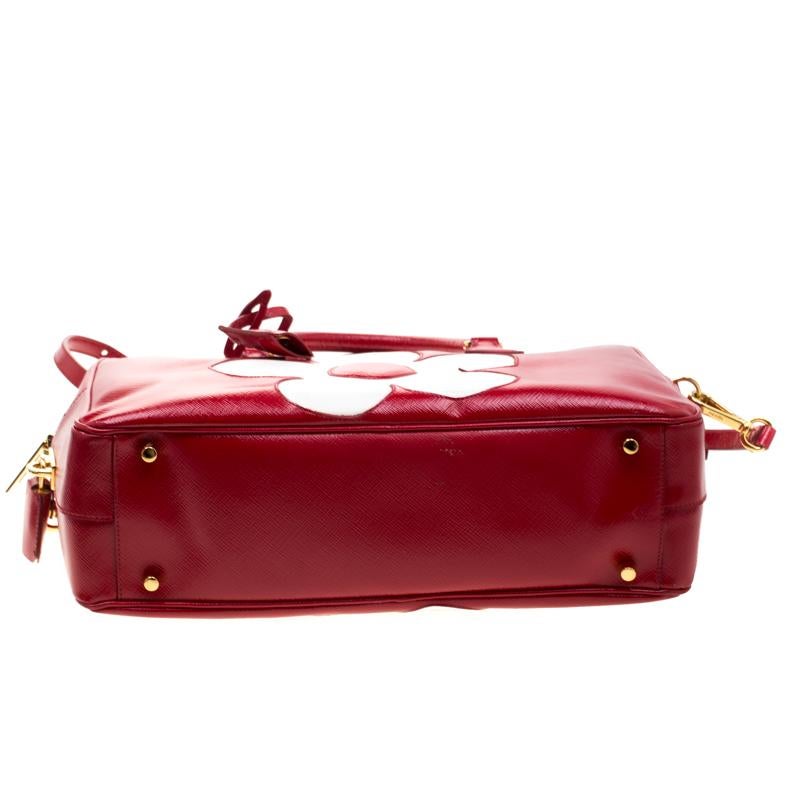 Prada Red/White Saffiano Patent Leather Bauletto Flower Top Handle Bag In Good Condition In Dubai, Al Qouz 2