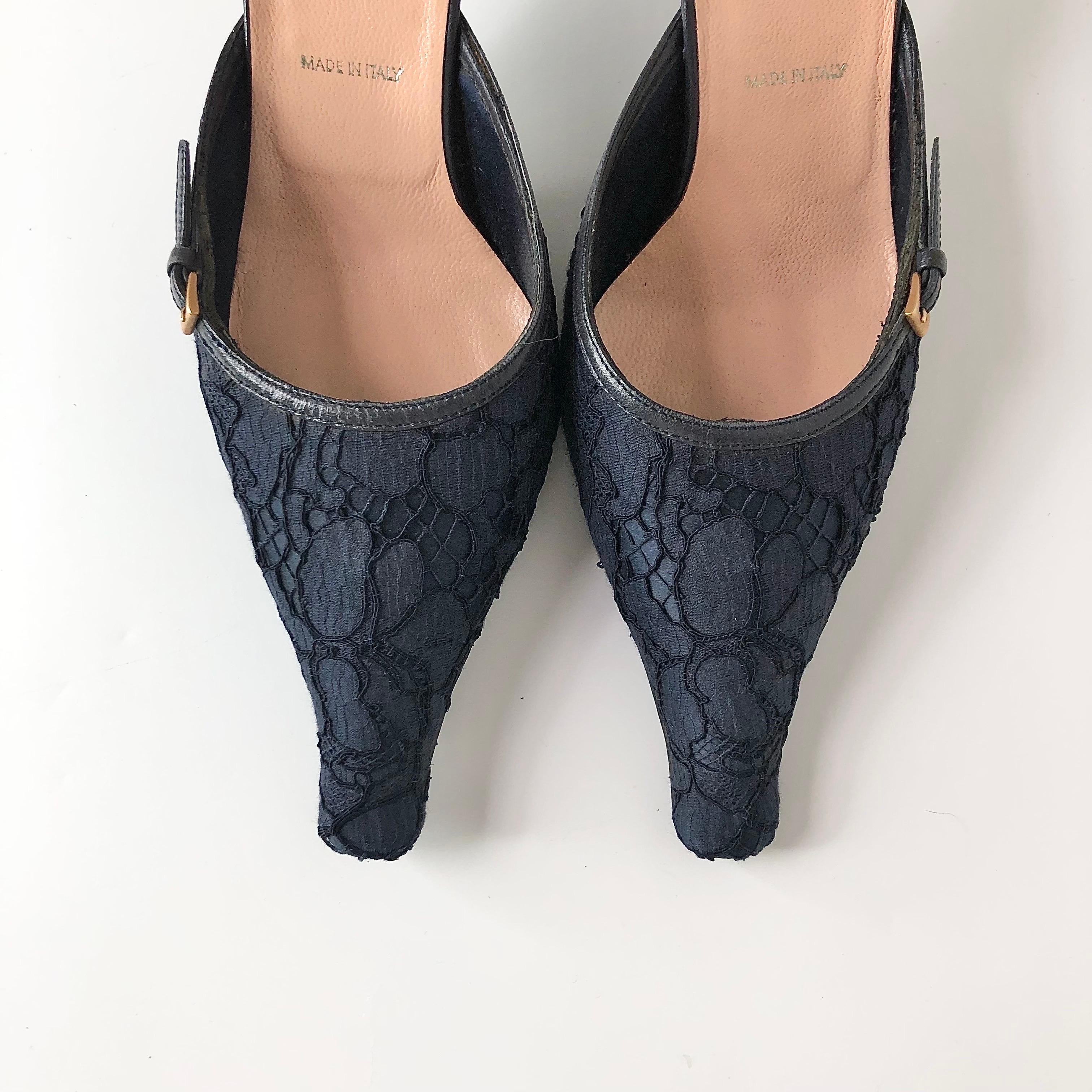 Noir Prada Retro Vintage Buckle Lace Detail Pointed Toe Heeled Mules Pumps 39 en vente