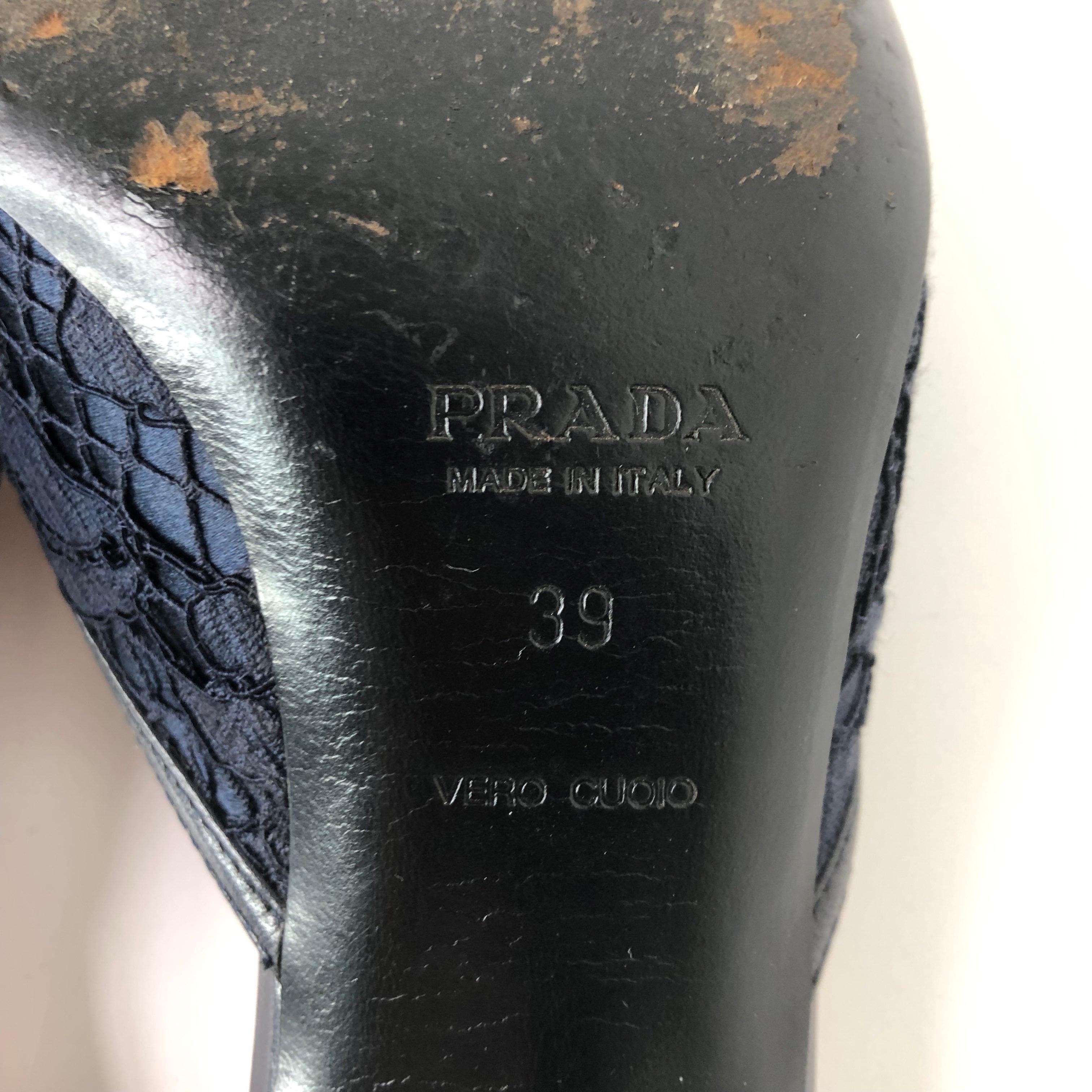 Prada Retro Vintage Buckle Lace Detail Pointed Toe Heeled Mules Pumps 39 en vente 3