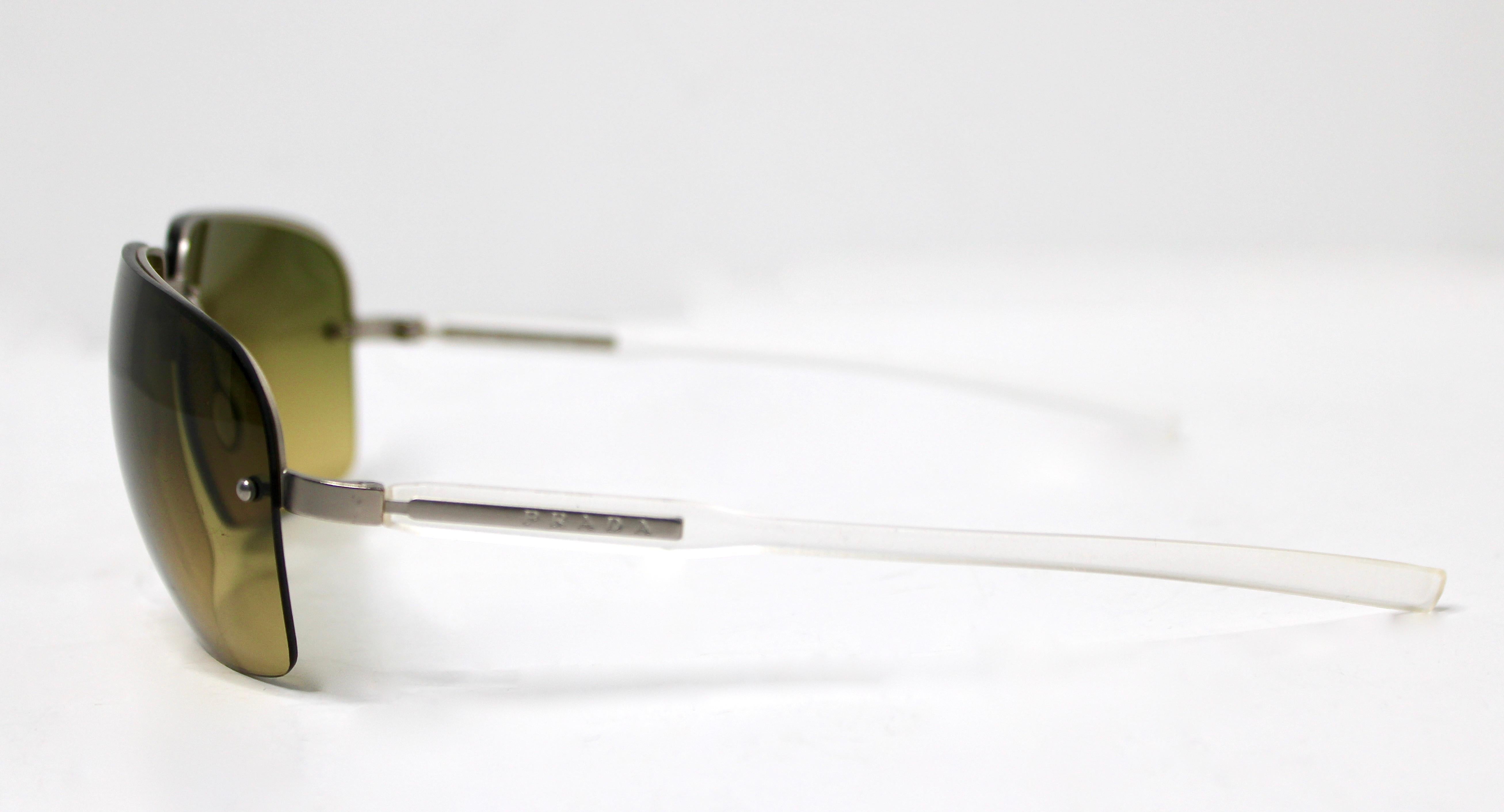 Marrone Occhiali da sole Prada senza montatura in Greene & Greene Tinted circa Y2K in vendita