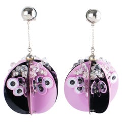 Boucles d'oreilles Prada Runway Collection extra larges roses et noires à sequins