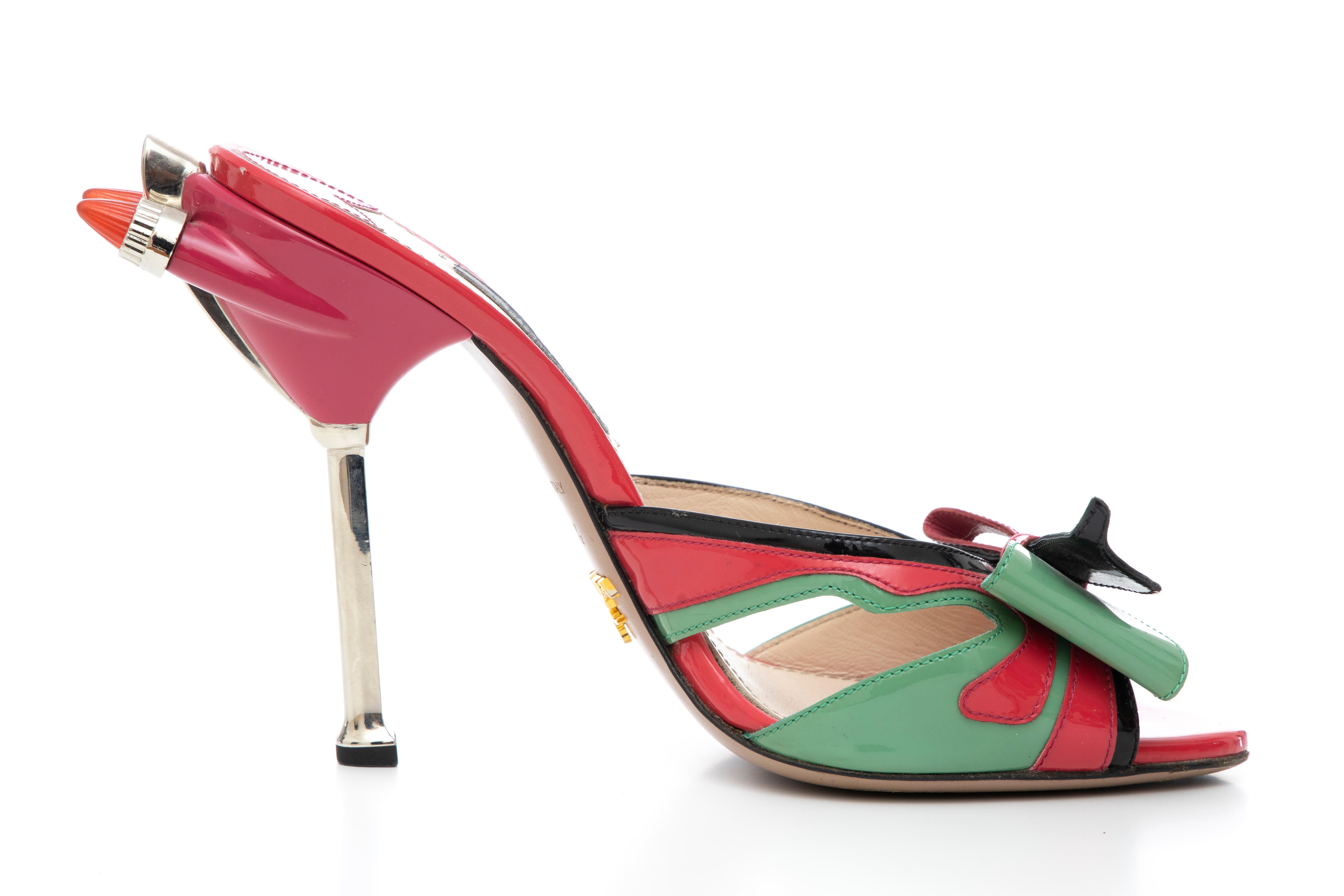 Prada Runway Patent Leather Tail Light Sandal, Spring 2012 In Good Condition For Sale In Cincinnati, OH