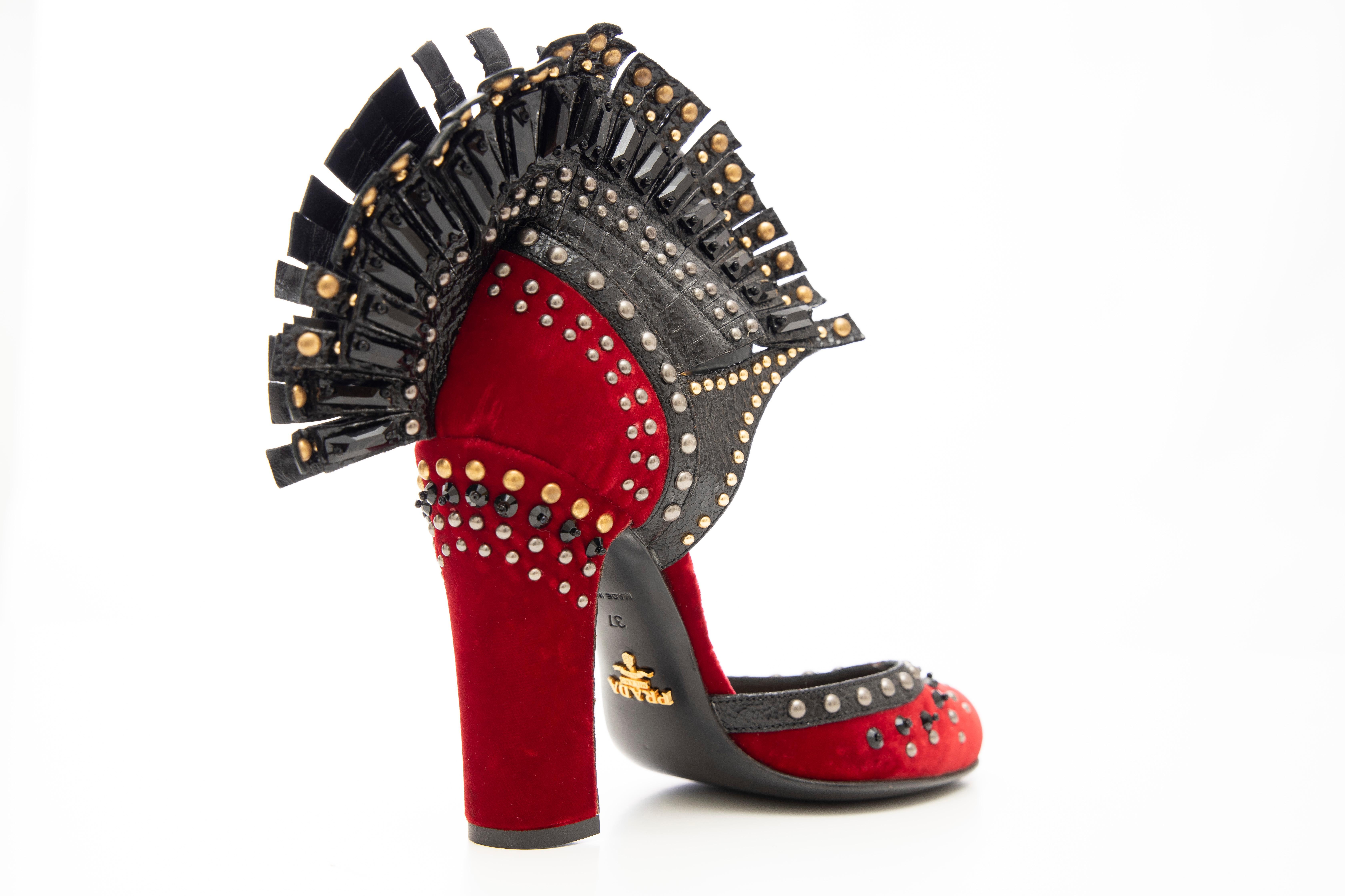 Prada Runway Red Velvet Black Studded Crystal Leather Mohawk Pumps, Fall 2009 In Good Condition For Sale In Cincinnati, OH