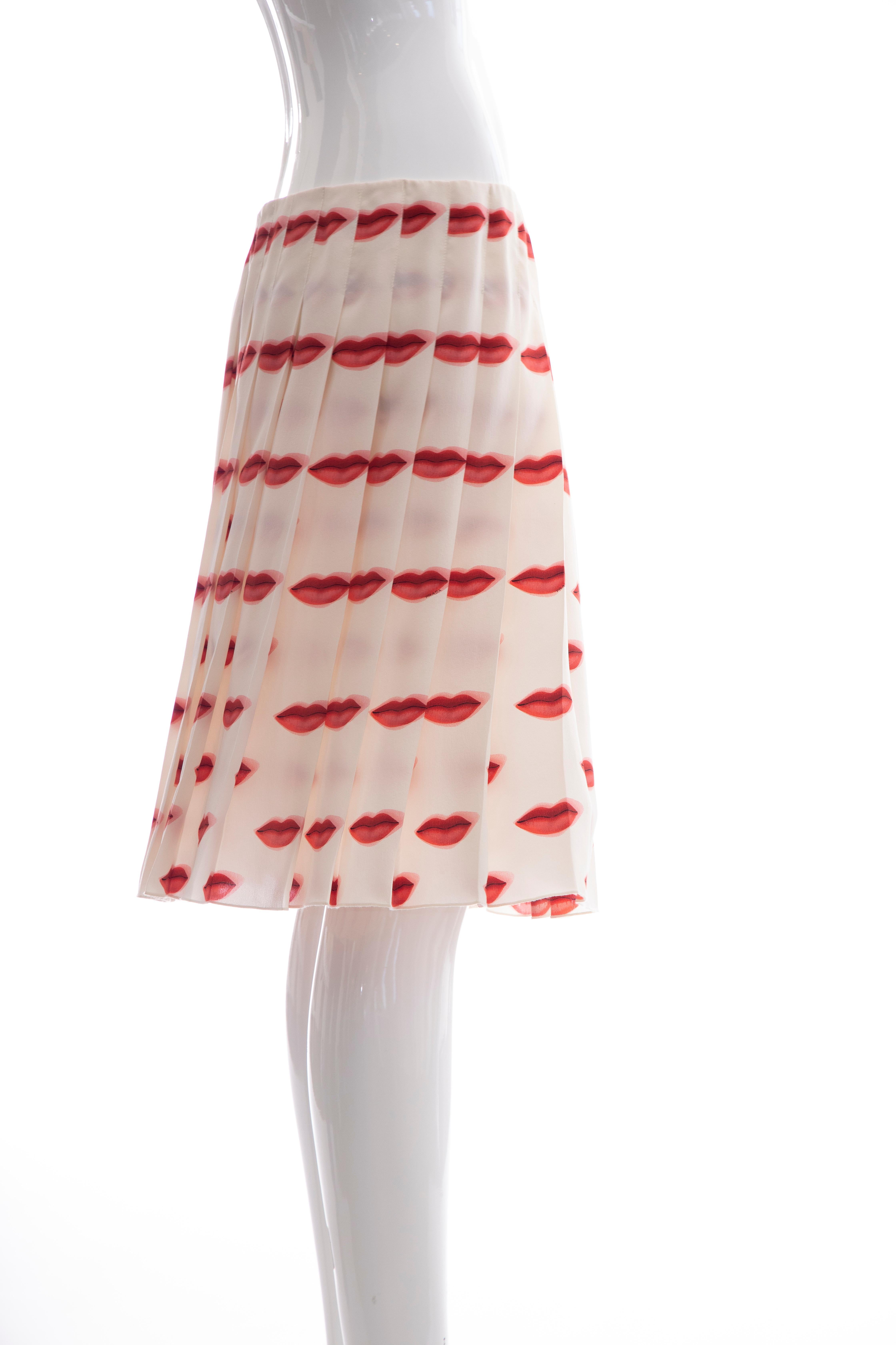 Prada Runway Silk Pleated Lip Print Skirt, Spring 2000 In Excellent Condition In Cincinnati, OH