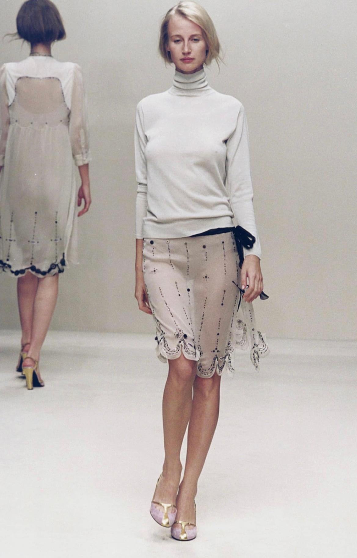 Prada Runway Surrealist Lips Print Embellished Silk Skirt, Spring-Summer 2000 In Good Condition In Geneva, CH