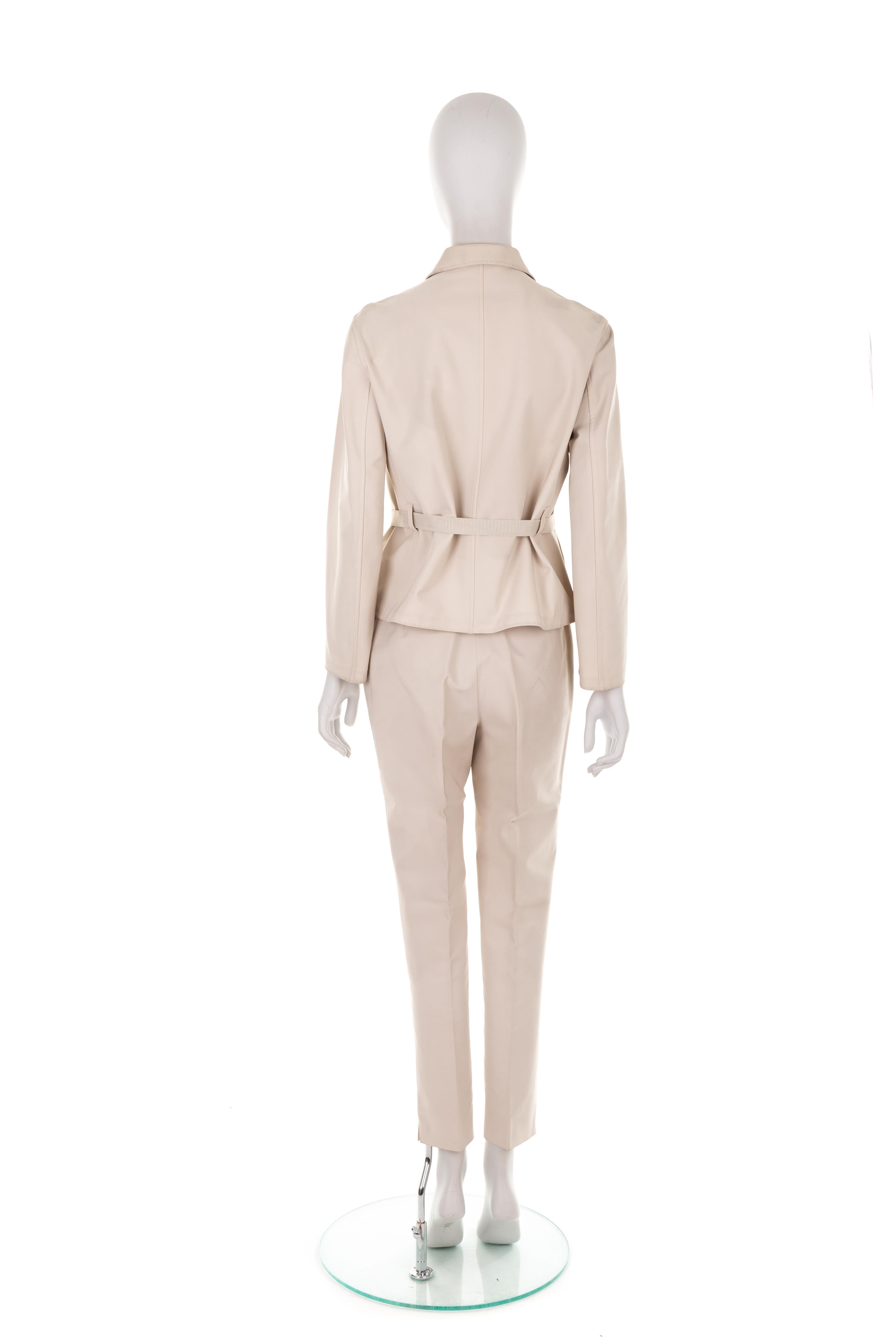 Prada S/S 1998 off-white pant suit with clip logo belt In Excellent Condition For Sale In Rome, IT