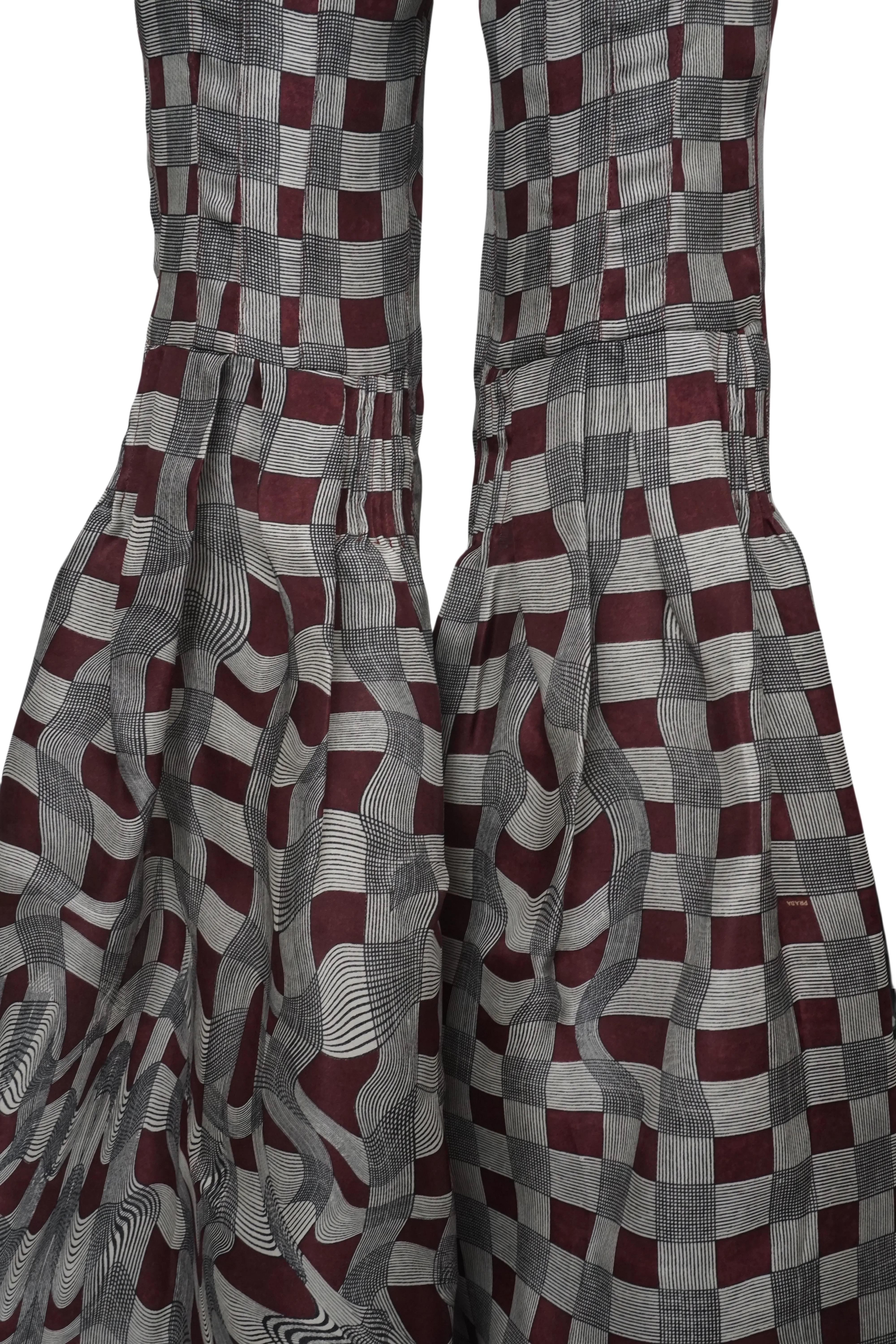 Prada S/s 2008 Fairy Collection Graue Geometrische Extravagante Schlaghosen im Angebot 4