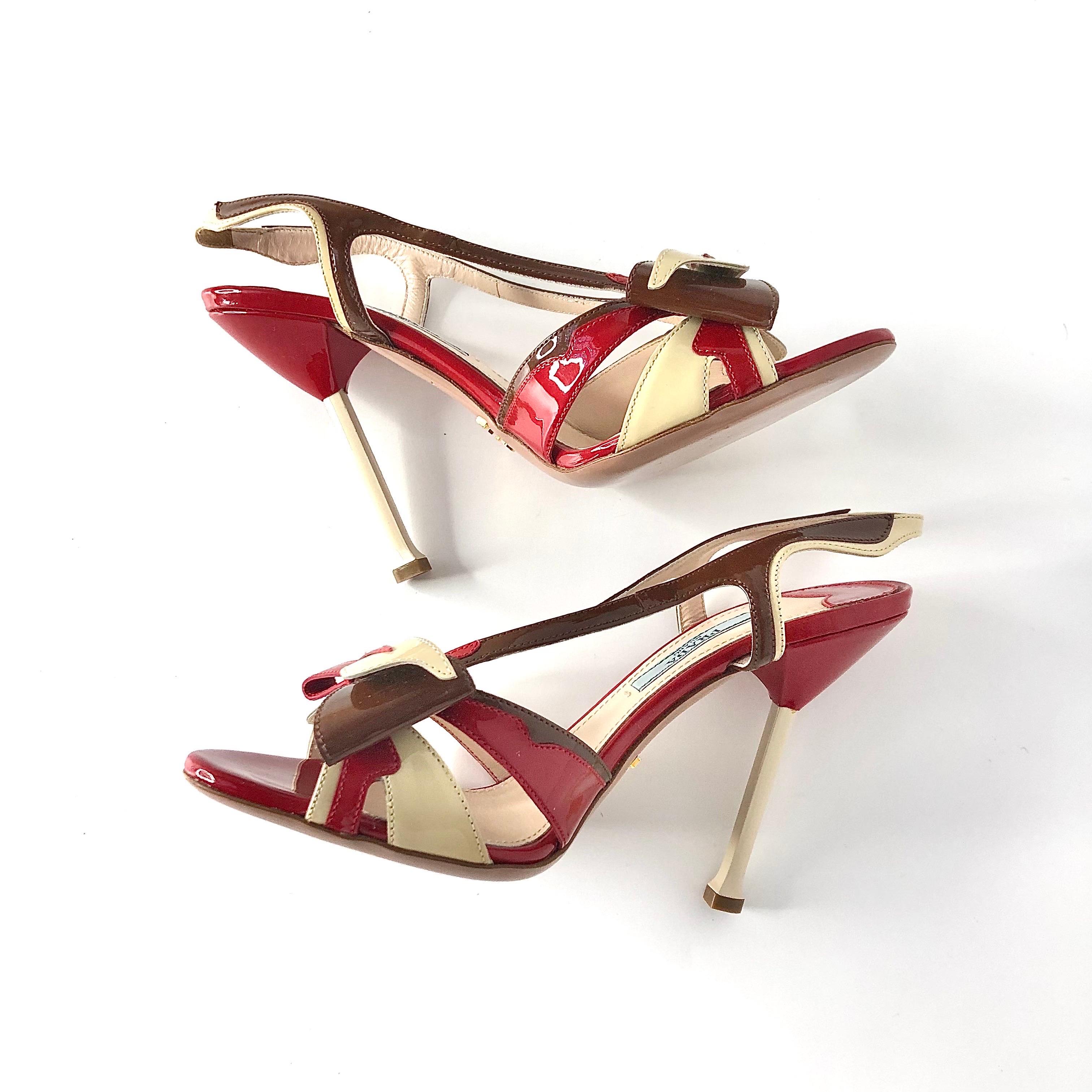 Donna Prada S2012 Rosso Fiamma Brevetto Fiocco Hotrod Strappy Sandali con Tacco 36.5 in vendita