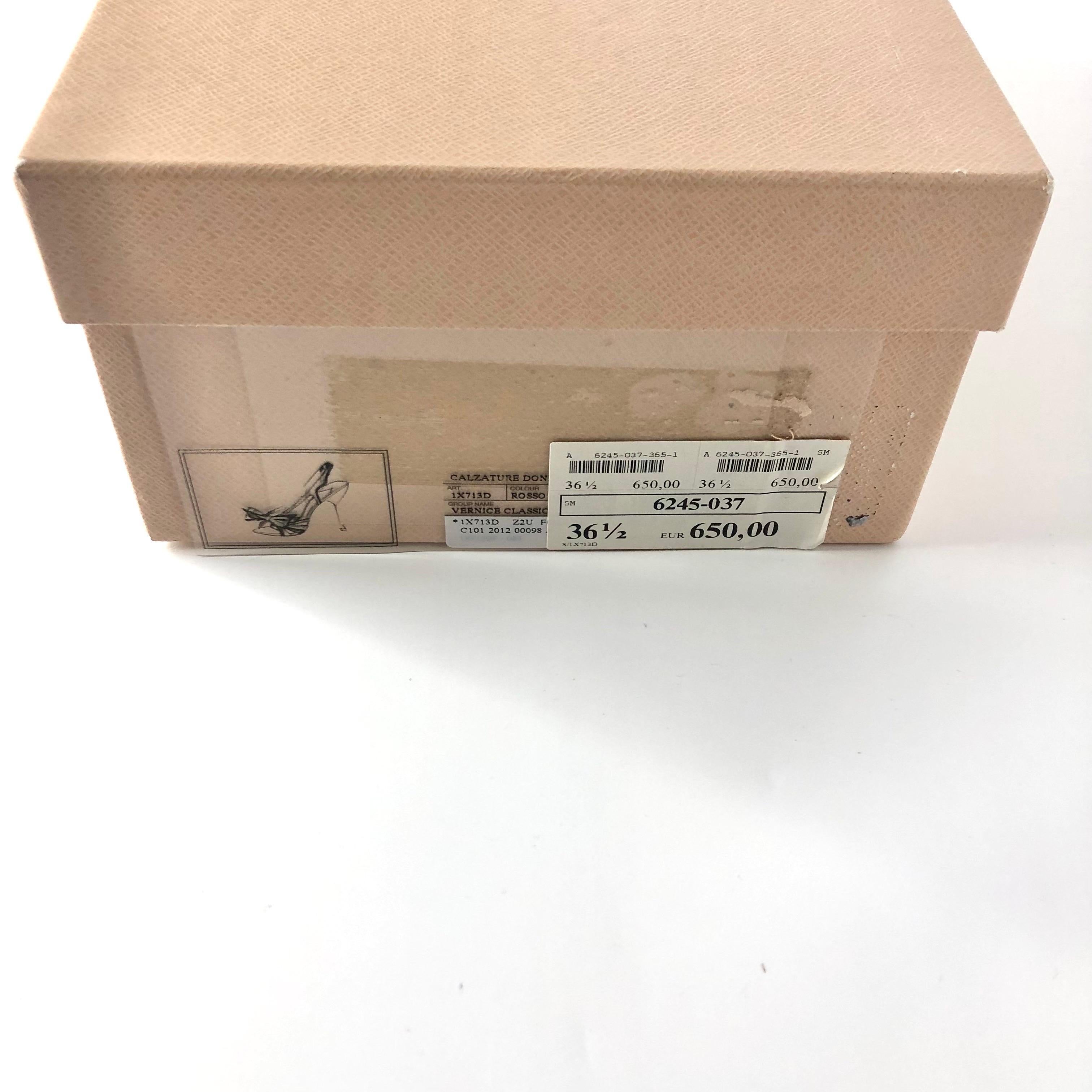 Prada S2012 Rosso Fiamma Brevetto Fiocco Hotrod Strappy Sandali con Tacco 36.5 in vendita 4