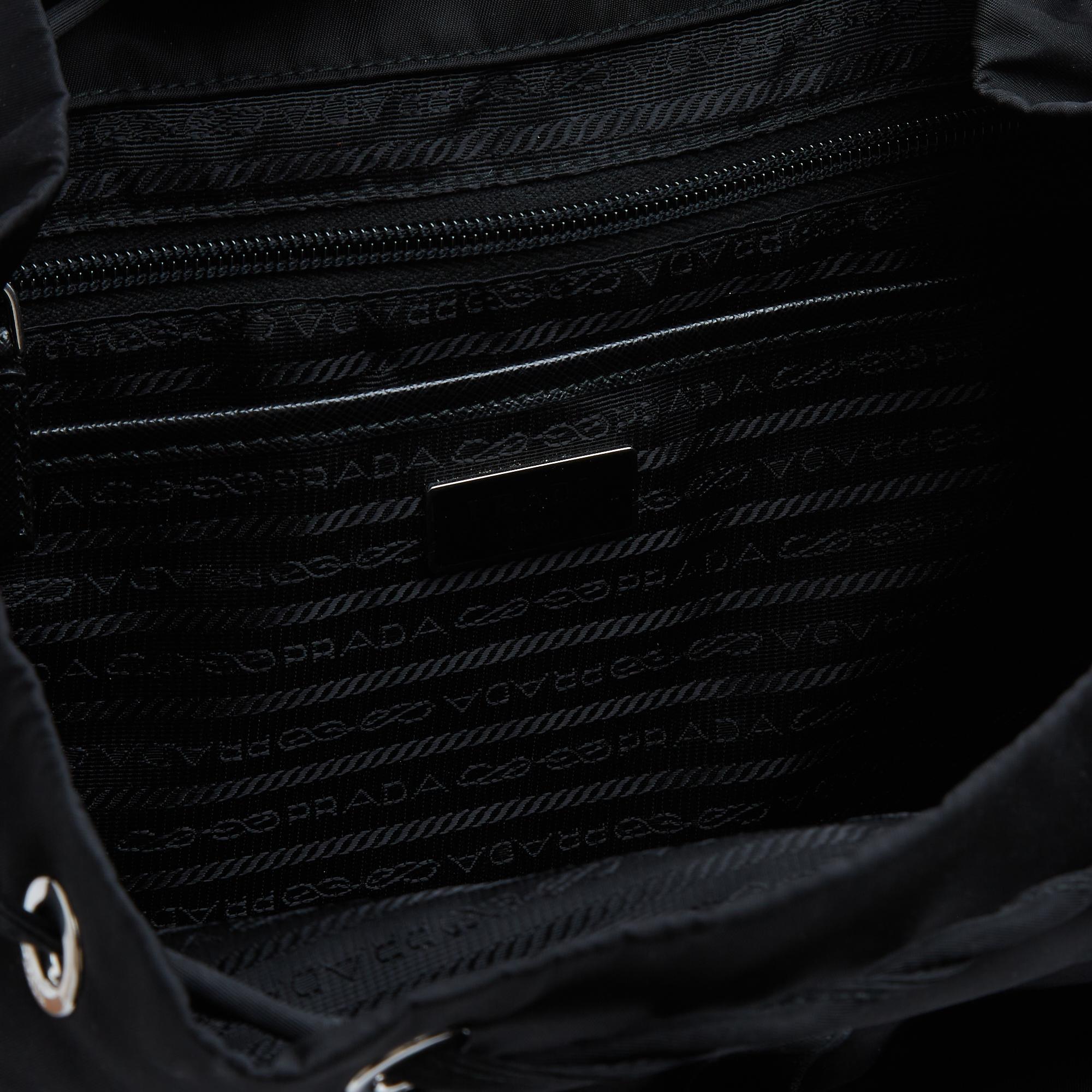 Prada Sac a dos Re Nylon New Edition Medium Black Back Pack Bag Pristine Unisexe en vente
