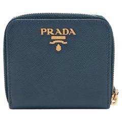 Portafoglio compatto Prada in pelle saffiano blu