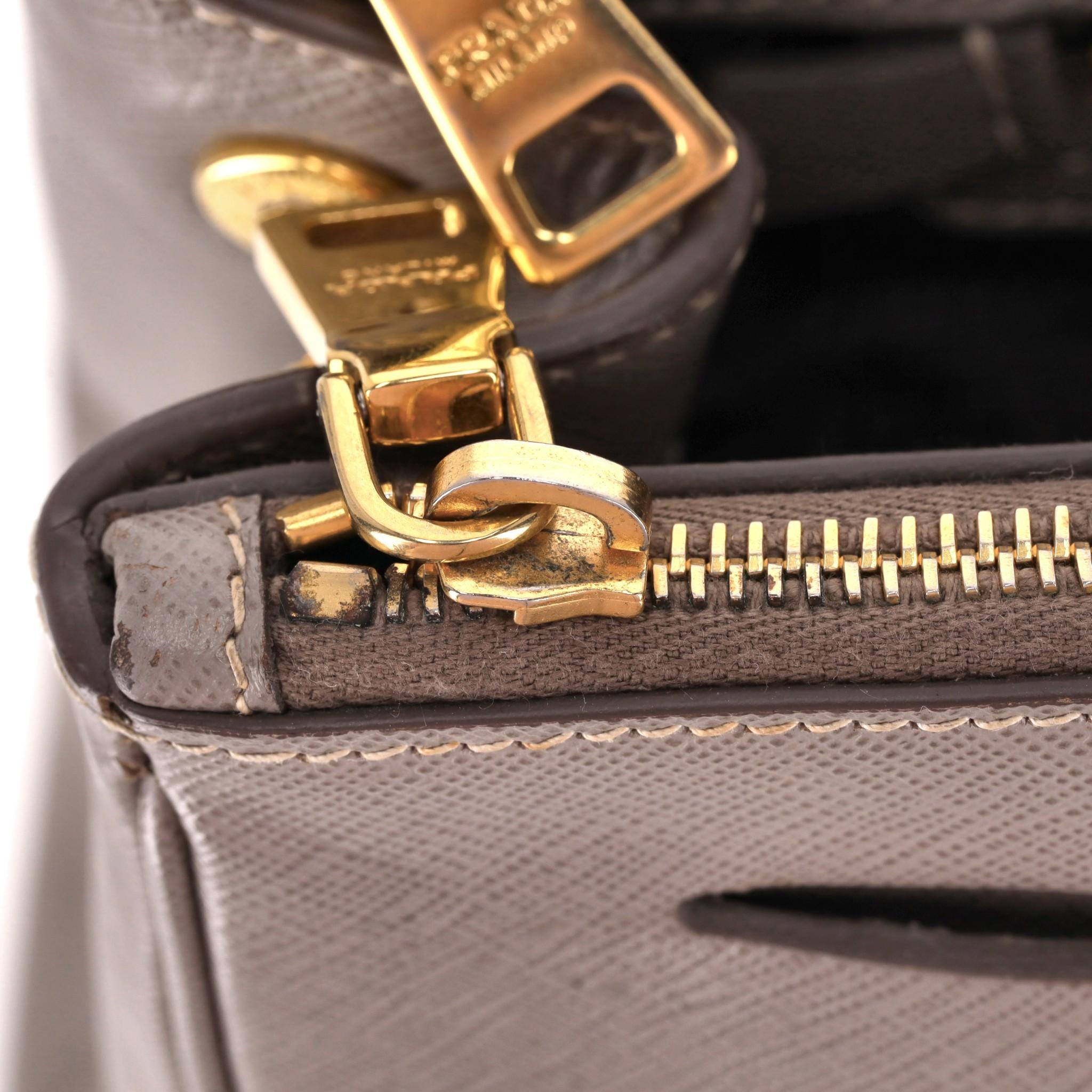 Bolso Tote Prada de piel saffiano con doble cremallera Galleria en venta 5
