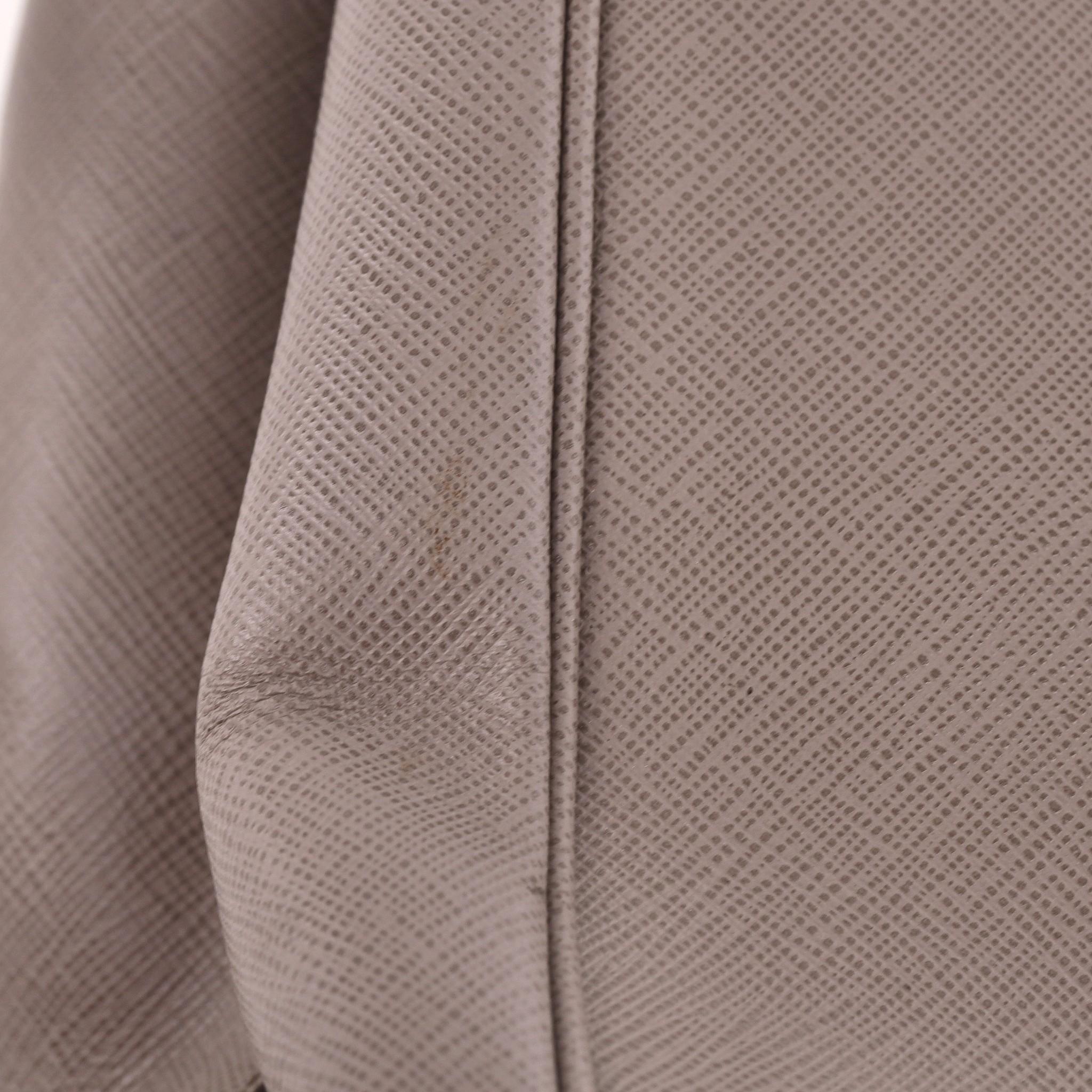 Bolso Tote Prada de piel saffiano con doble cremallera Galleria en venta 10