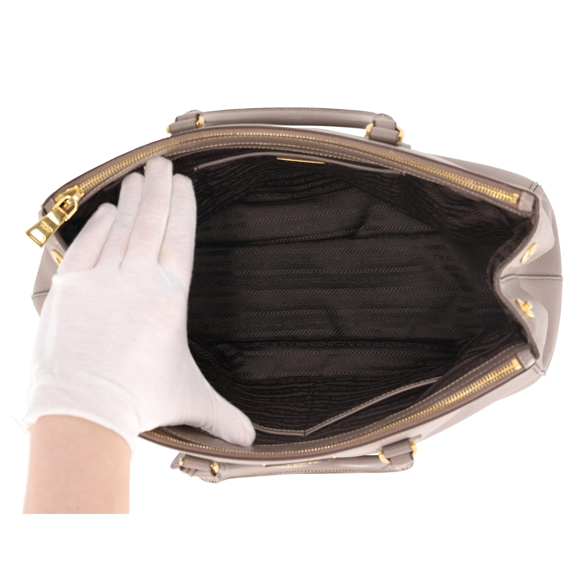 Bolso Tote Prada de piel saffiano con doble cremallera Galleria en venta 1