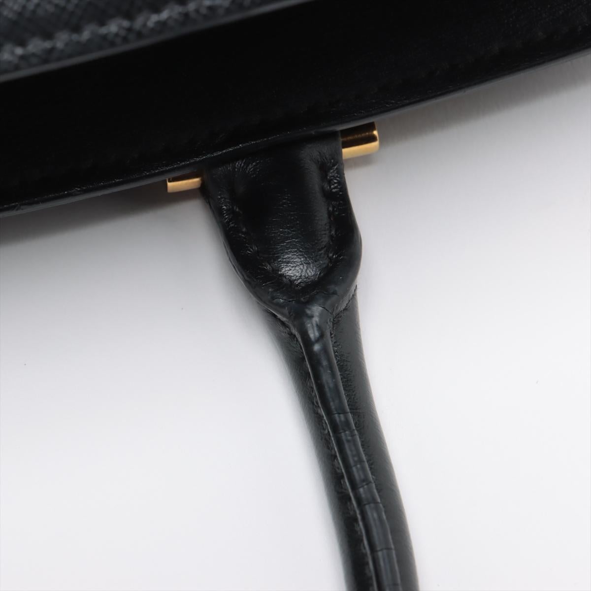 Prada Borsa in pelle saffiano nera in vendita 9