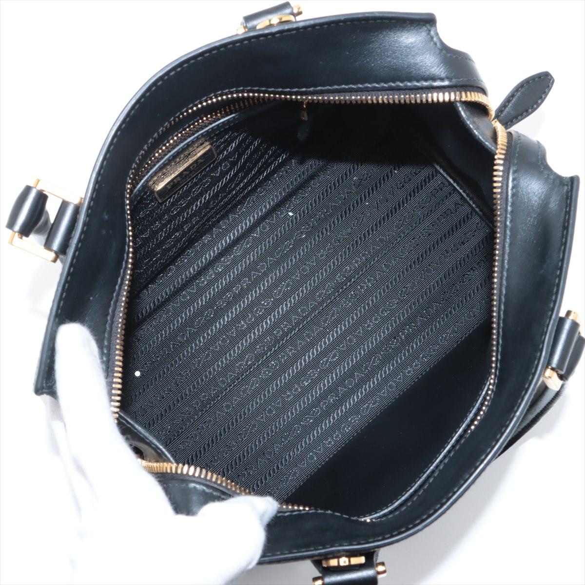 Prada Borsa in pelle saffiano nera in vendita 3