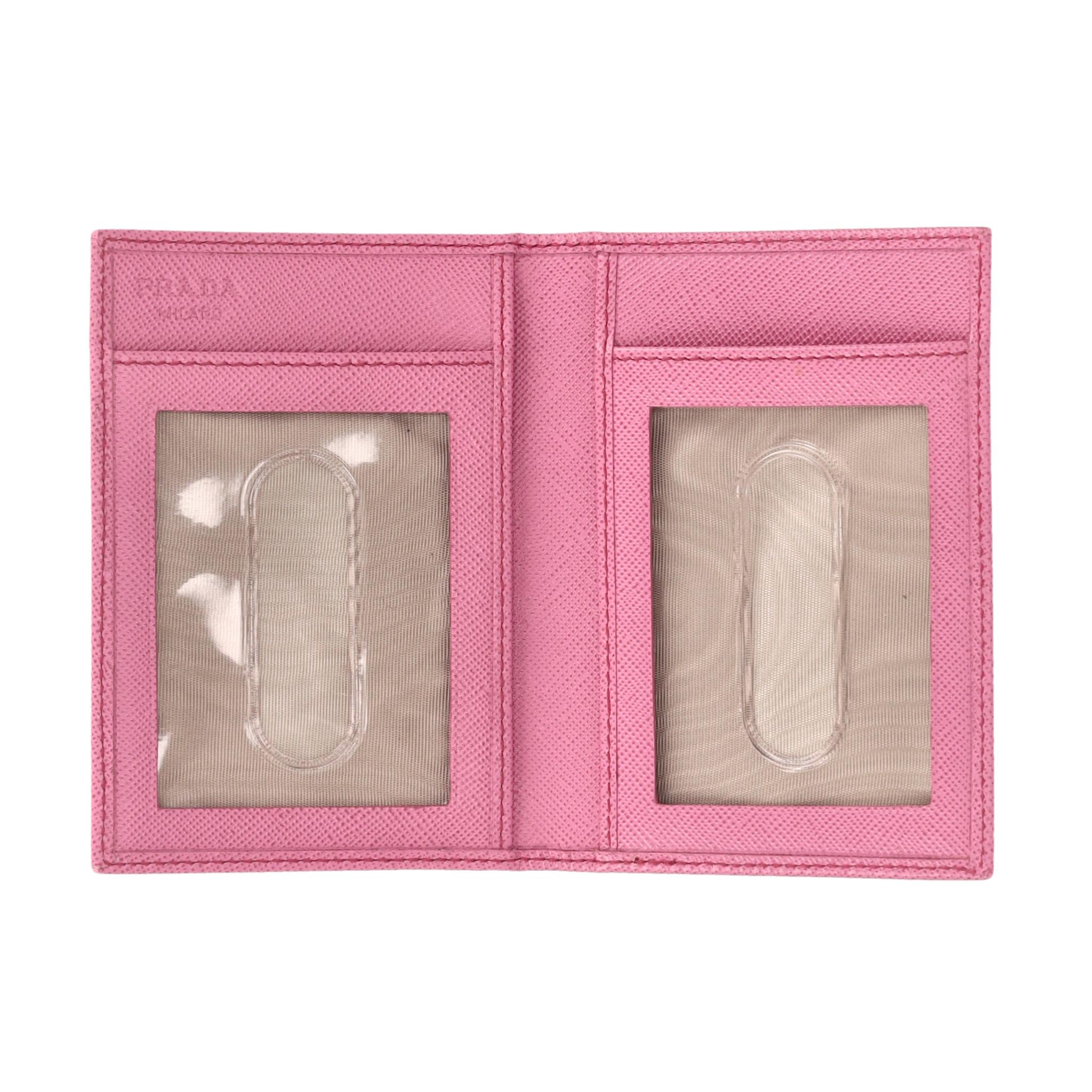 Donna Portacarte in pelle saffiano con logo di Prada in vendita