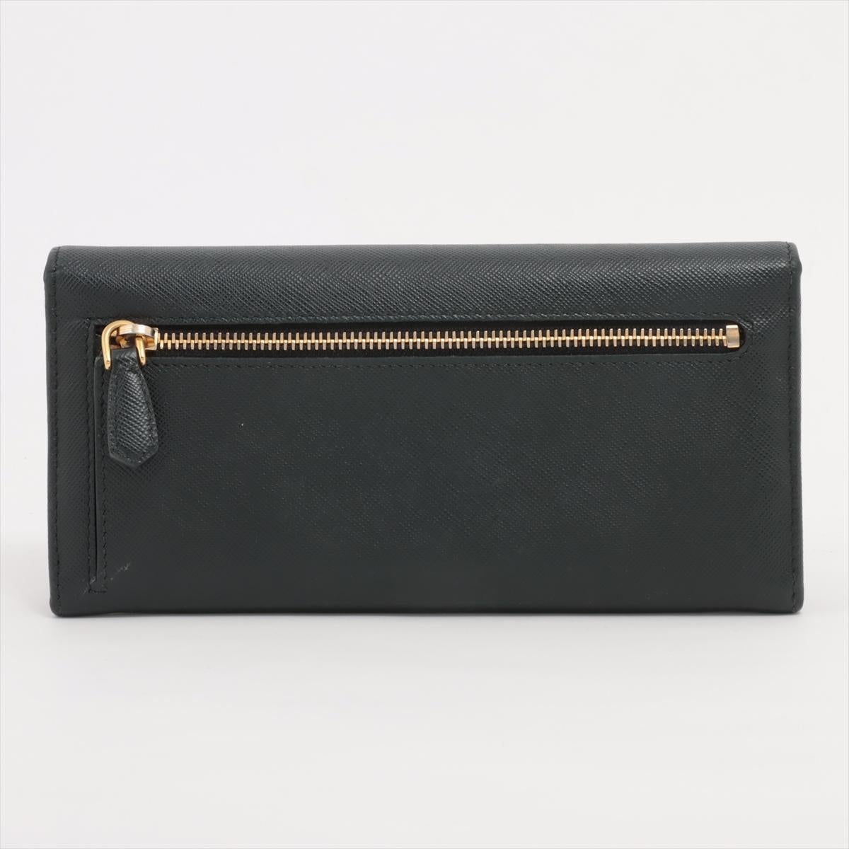 Prada Saffiano Leather Long Wallet Black In Good Condition For Sale In Indianapolis, IN