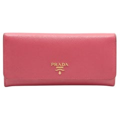 Prada Saffiano Lange Portemonnaie aus Leder in Rosa und Rosa