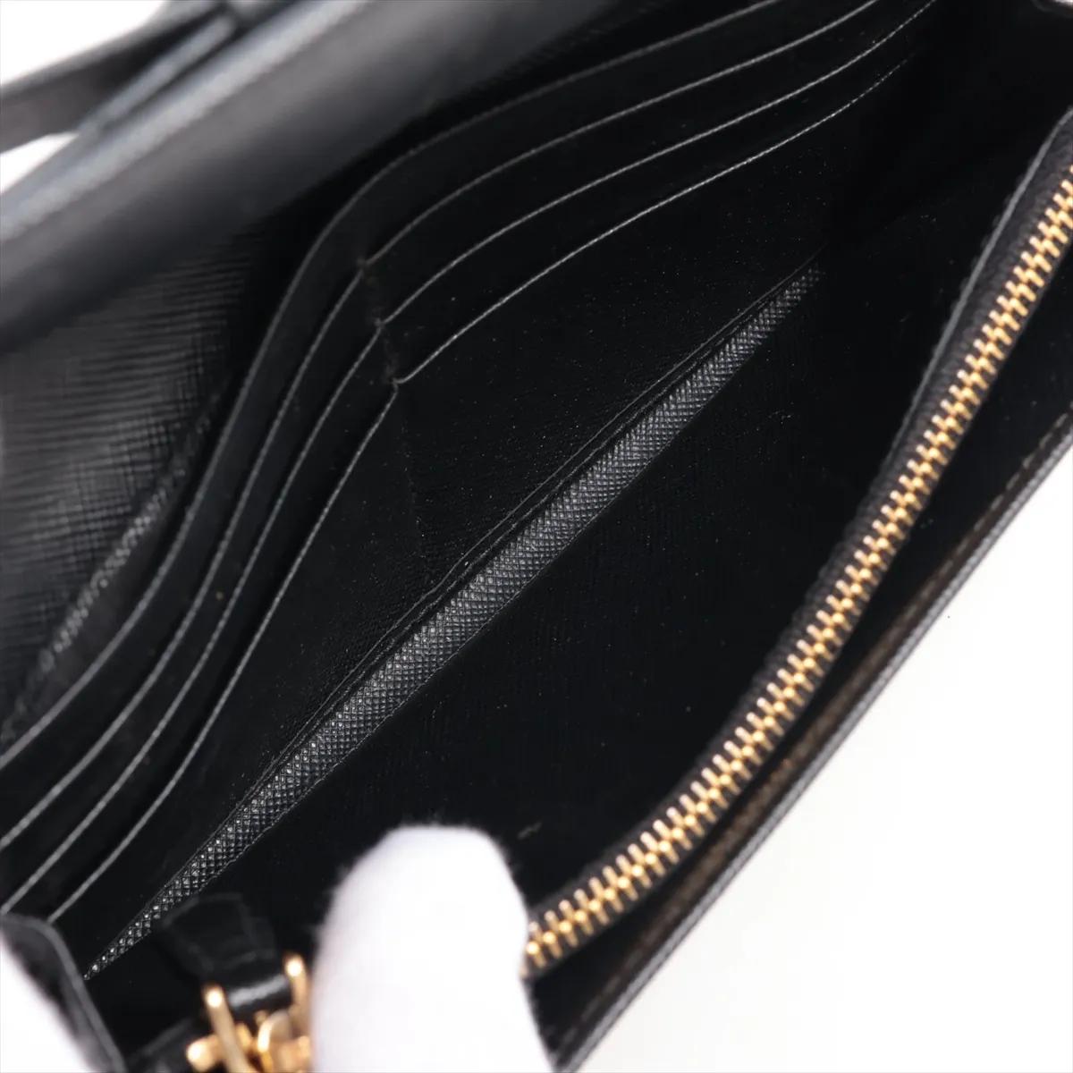 Portafoglio lungo Prada con nastro in pelle saffiano nero in vendita 3