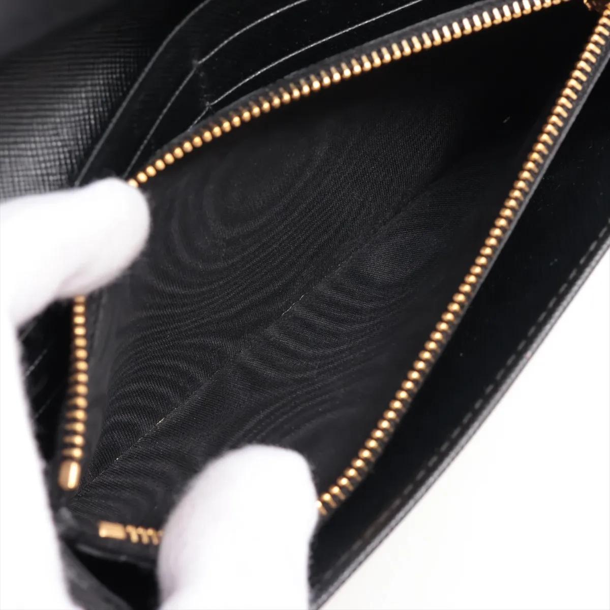 Portafoglio lungo Prada con nastro in pelle saffiano nero in vendita 4