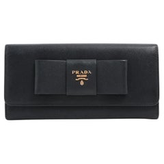 Portafoglio lungo Prada con nastro in pelle saffiano nero