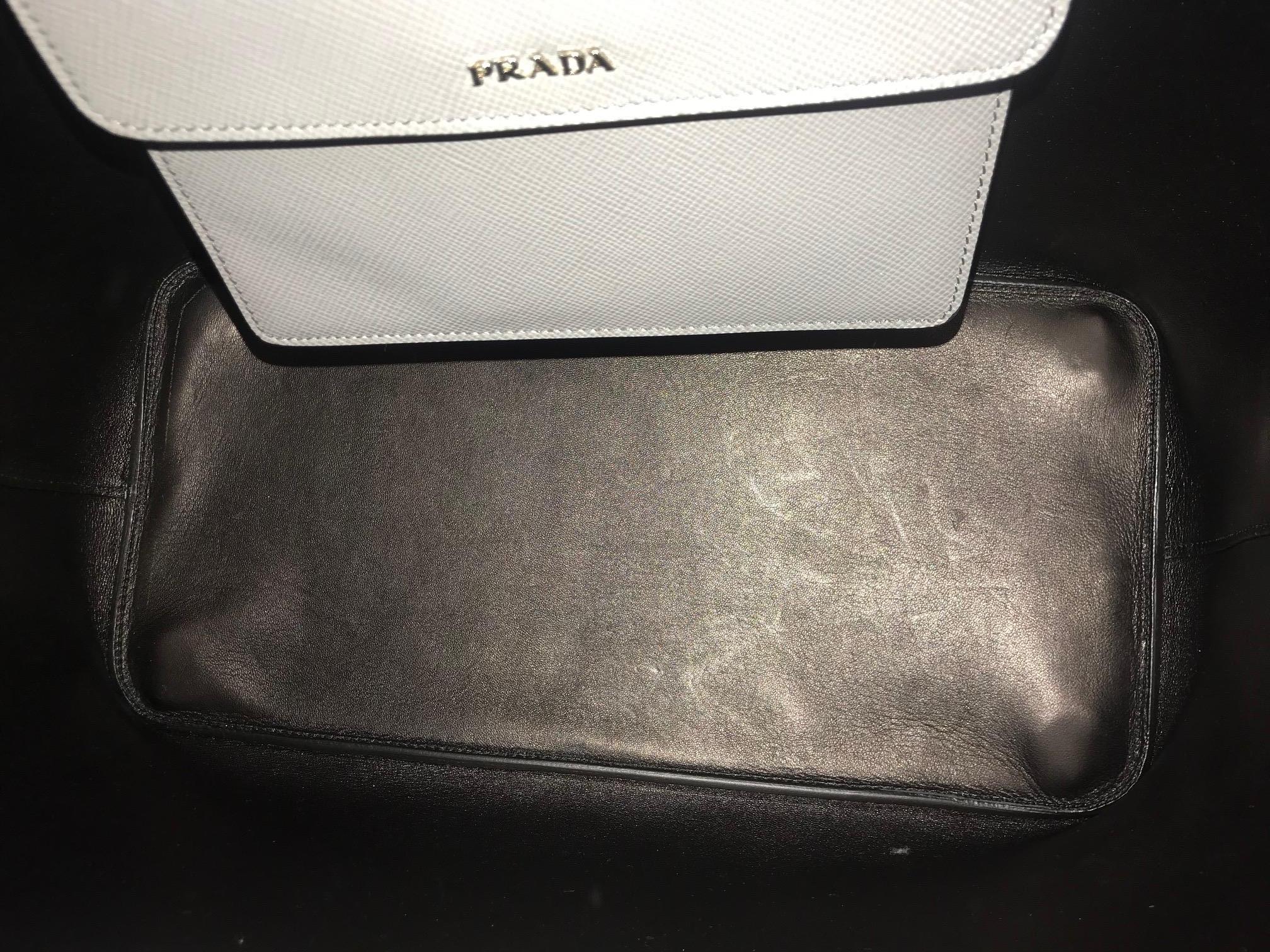 Prada Saffiano Leather Tote im Angebot 5