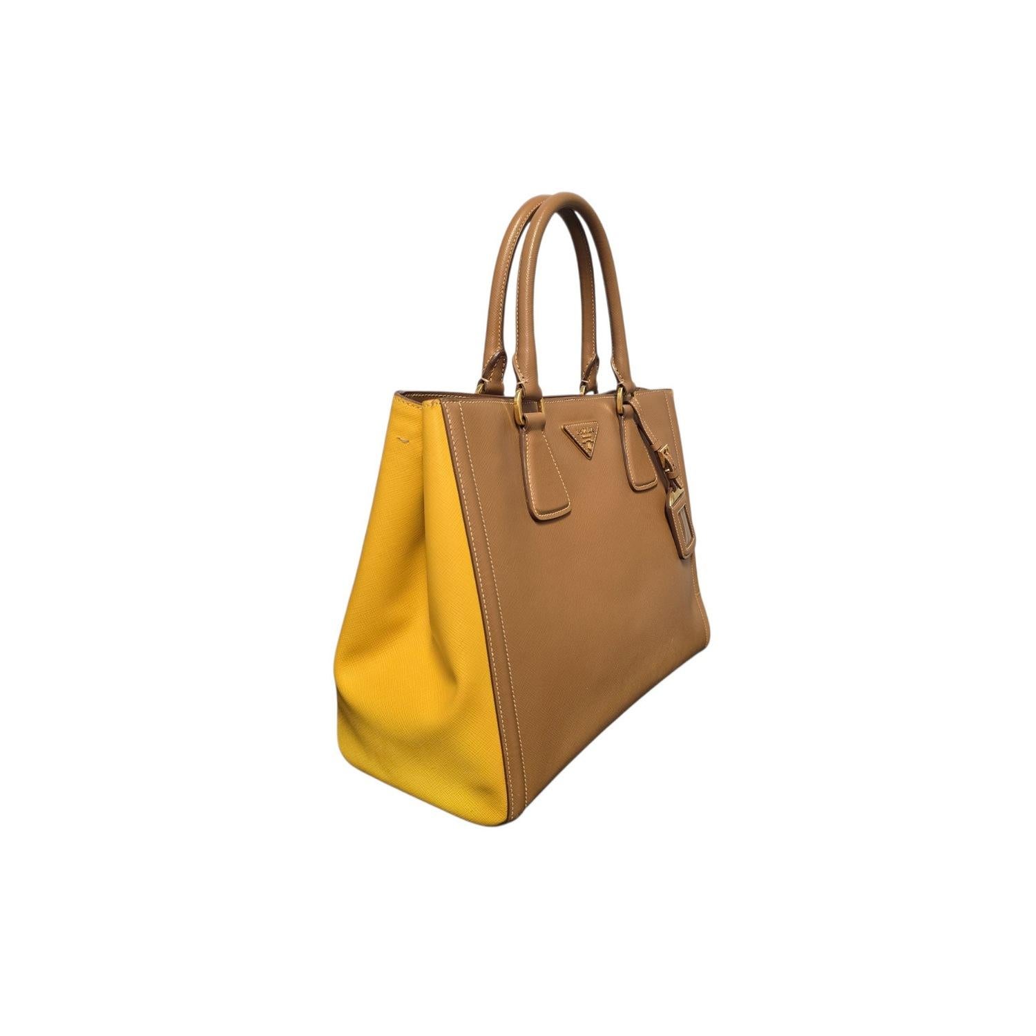 Prada Saffiano Lux Bicolor Shopping Tote In Good Condition For Sale In Scottsdale, AZ