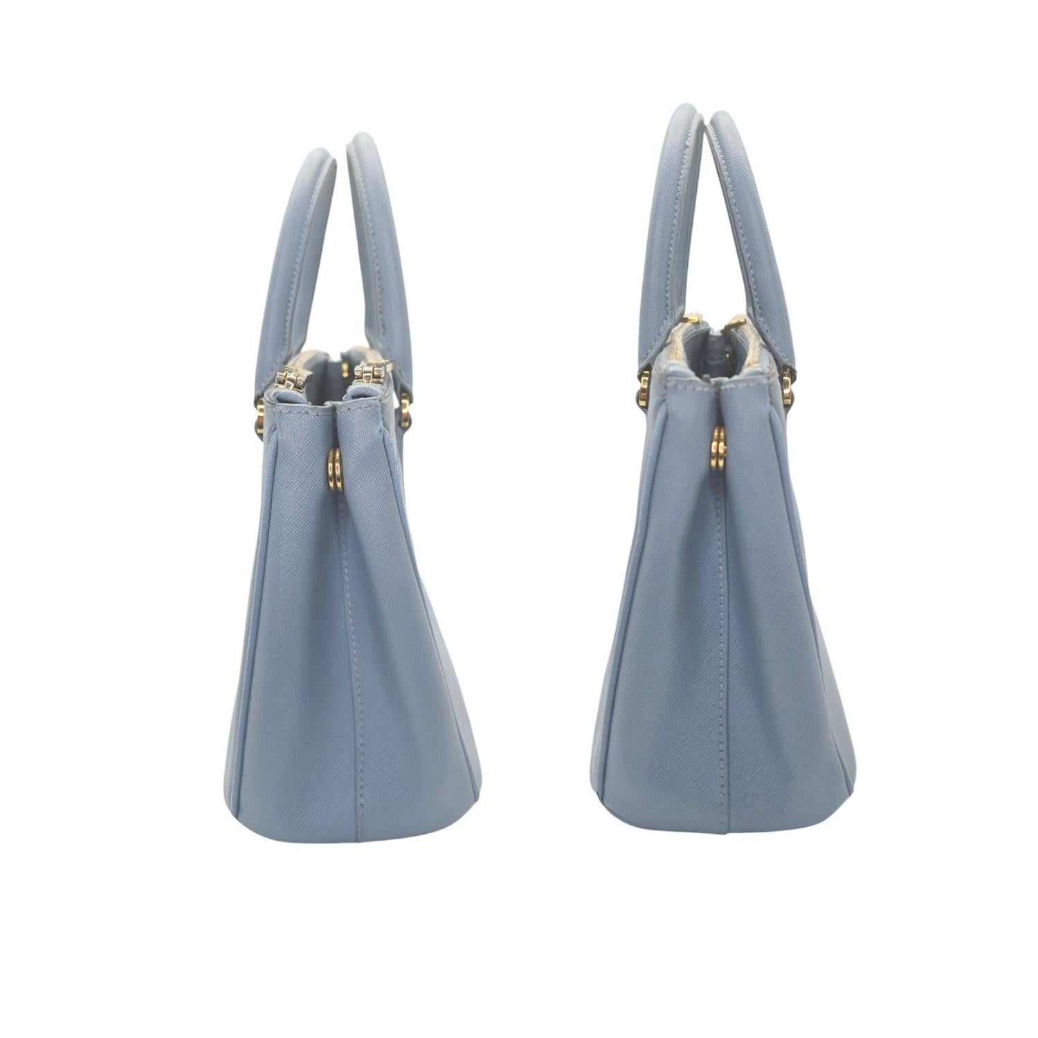 Prada Saffiano Lux Double Zip Galleria Small Tote In Good Condition For Sale In Scottsdale, AZ