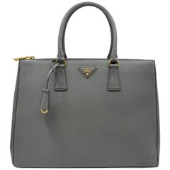 PRADA Saffiano Lux Galleria Damen-Tasche aus grauem Leder 1BA786NZV