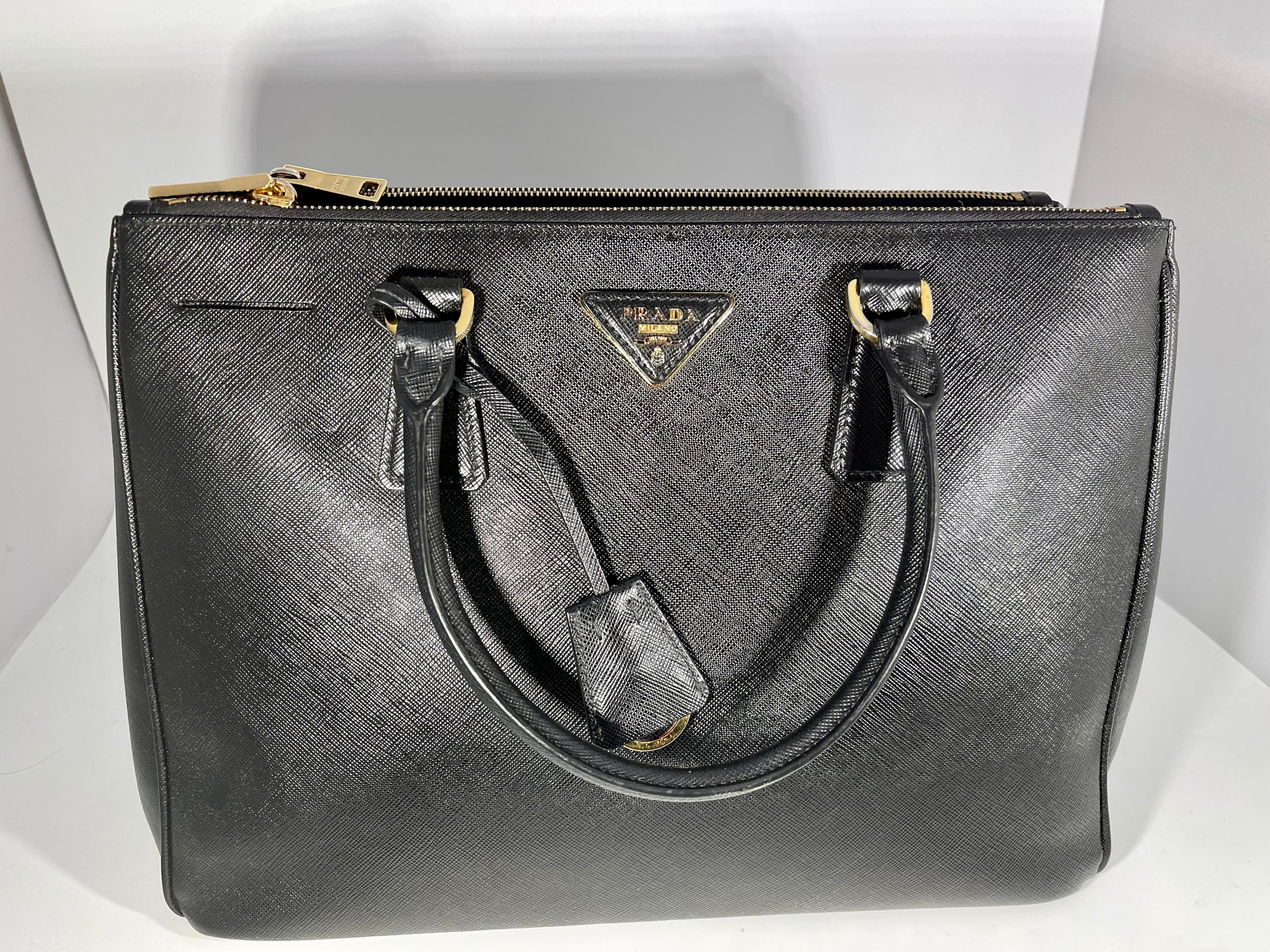 Prada Saffiano Medium Executive Tote Bag, Black (Nero), Double Zip Tote Bag  For Sale 3