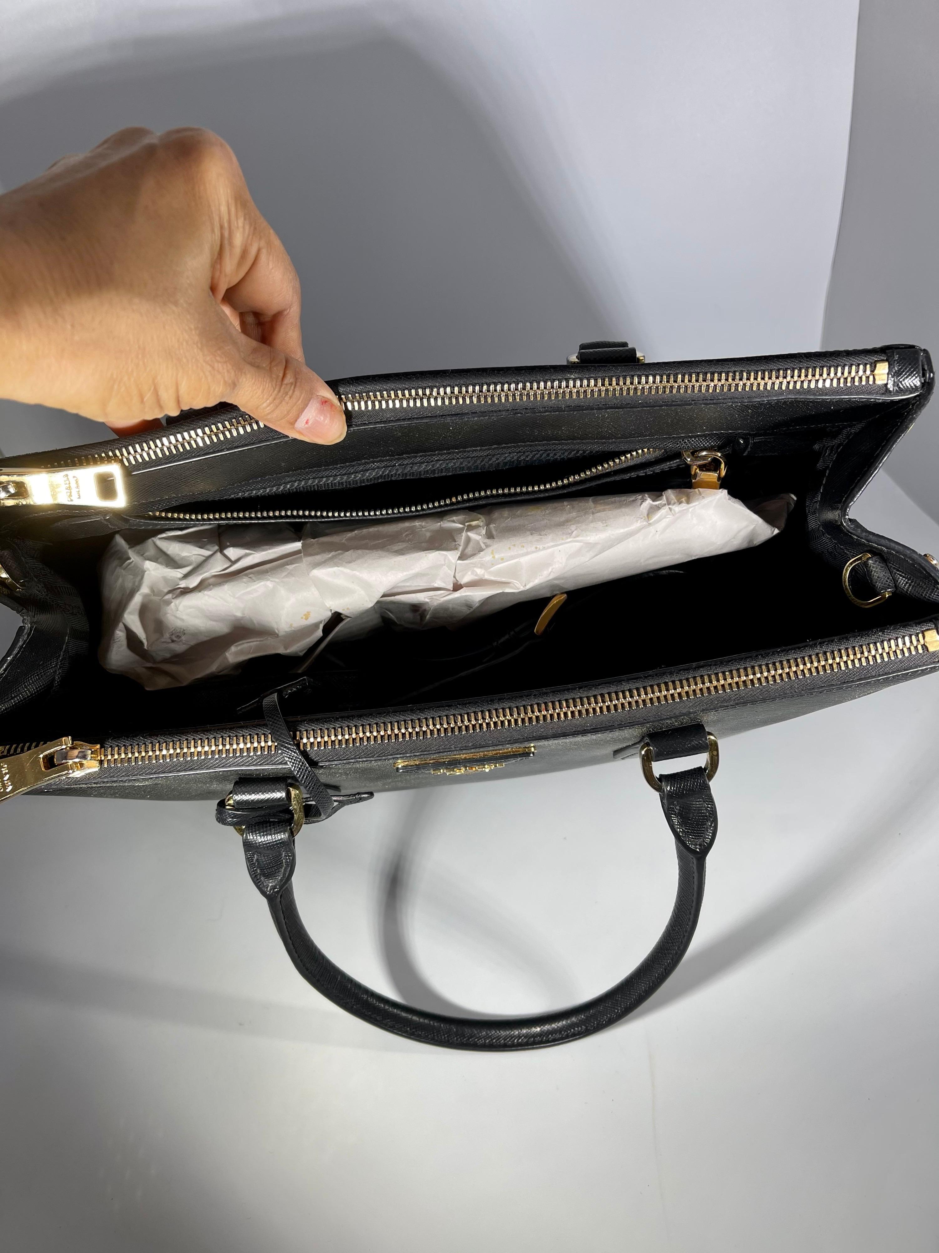 Prada Saffiano Medium Executive Tote Bag, Black (Nero), Double Zip Tote Bag  For Sale 4