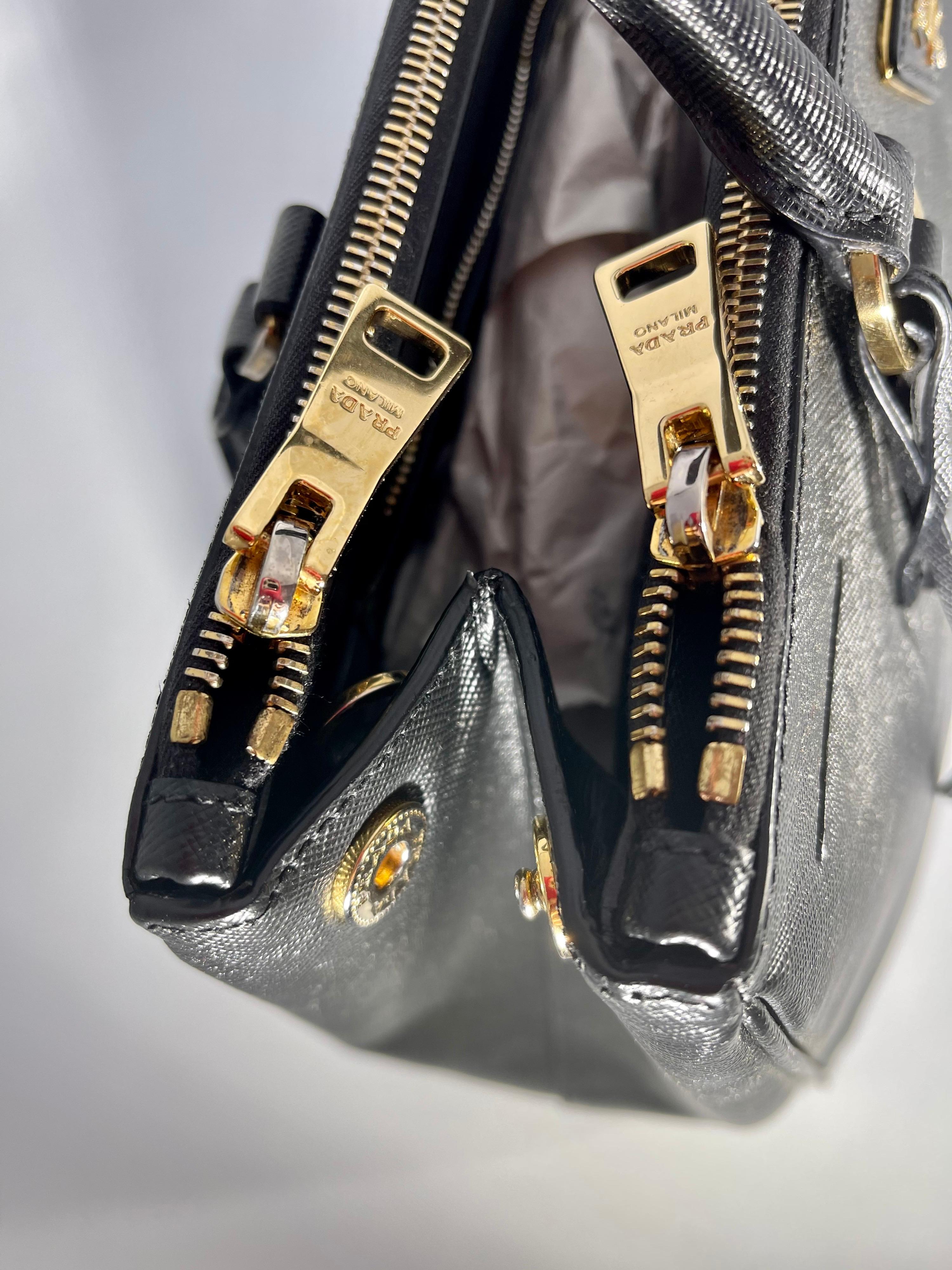Prada Saffiano Medium Executive Tote Bag, Black (Nero), Double Zip Tote Bag  For Sale 7