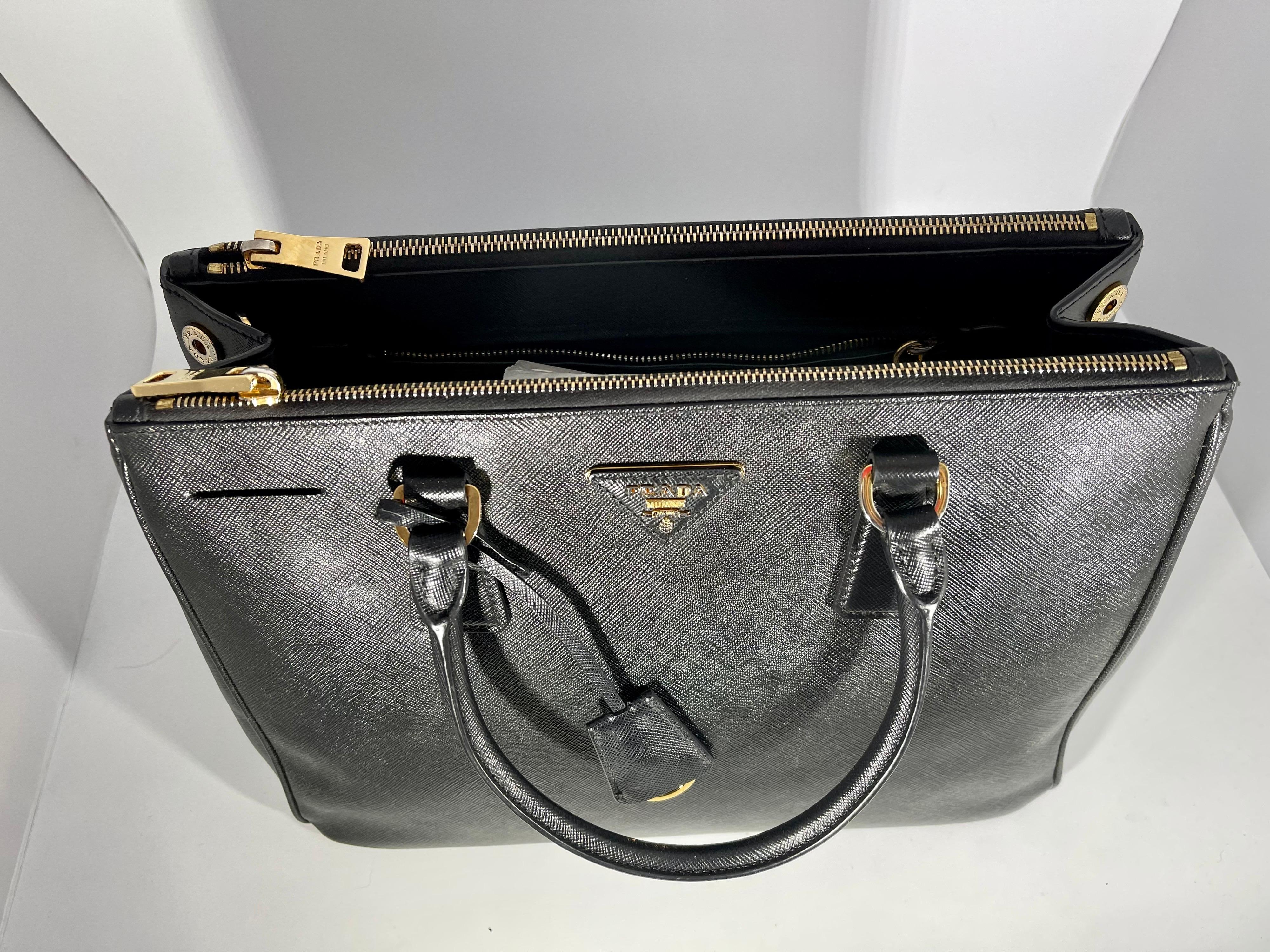 Prada Saffiano Medium Executive Tote Bag, Black (Nero), Double Zip Tote Bag For Sale 2