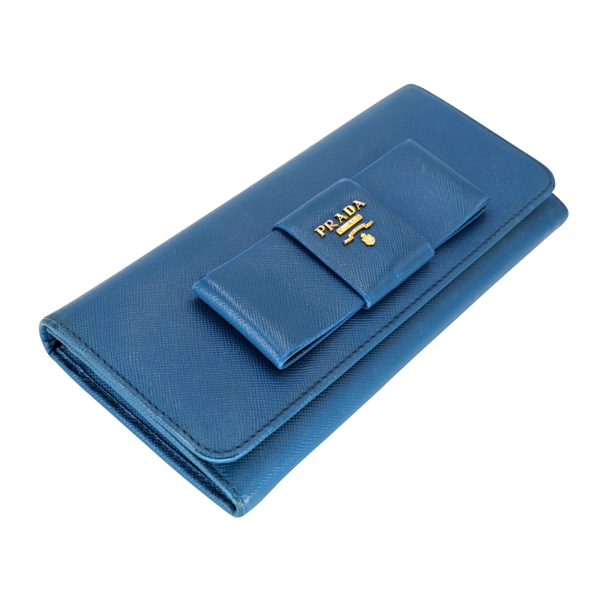 Prada Saffiano Peonia Fiocco Bow Zip Around Wallet PR-W1005P-A002 In Good Condition For Sale In Downey, CA