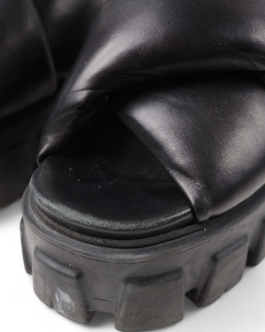 Prada Sandalias Monolith Puff Negro en venta 7