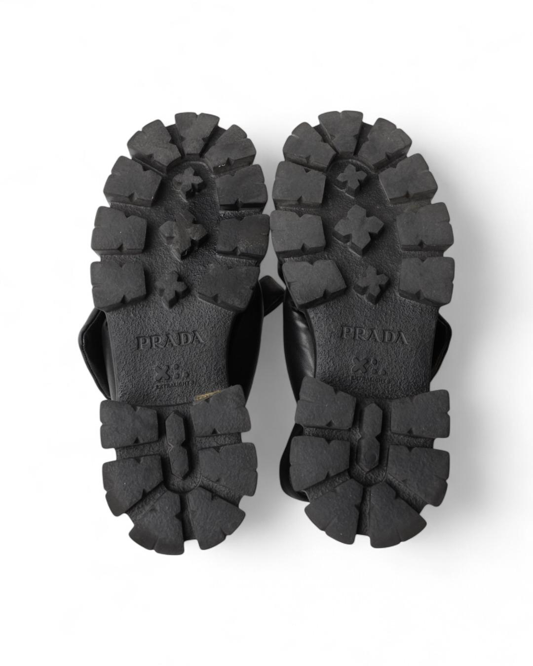 De las mujeres Prada Sandalias Monolith Puff Negro en venta