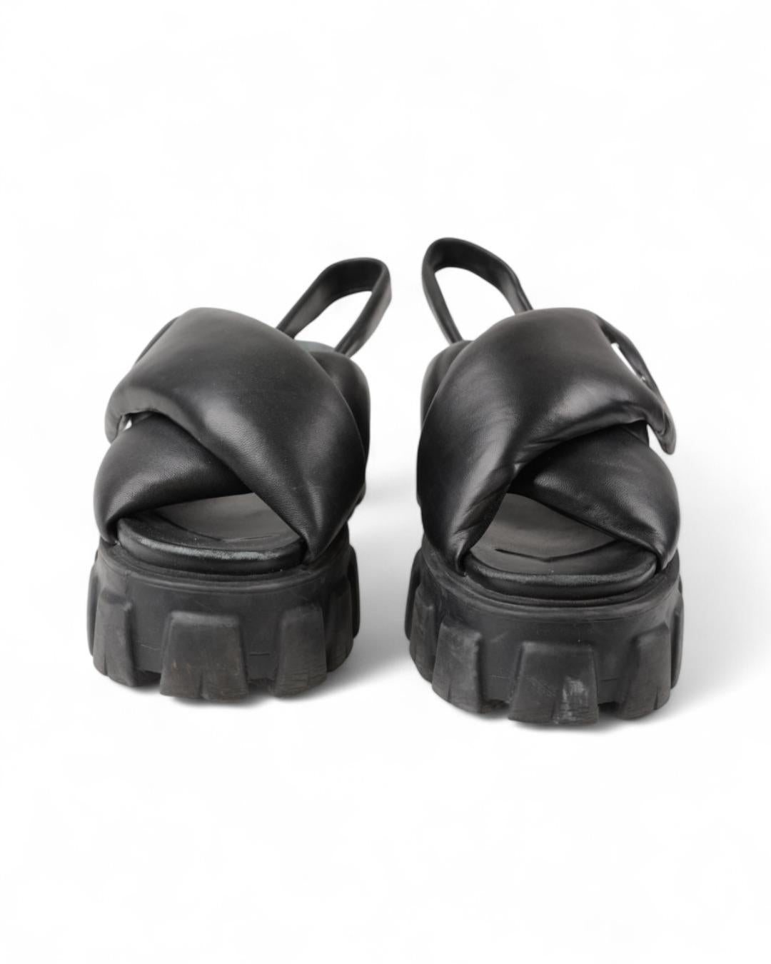 Prada Sandalias Monolith Puff Negro en venta 1