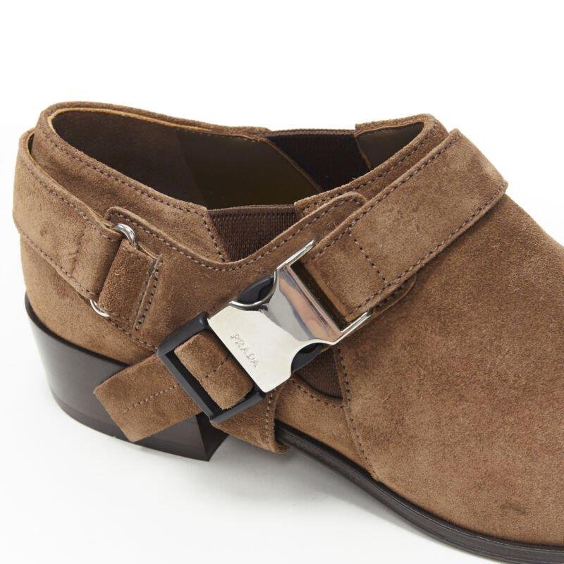 PRADA Chaussures de sport HAR en daim marron avec logo et boucle EU36 en vente 3