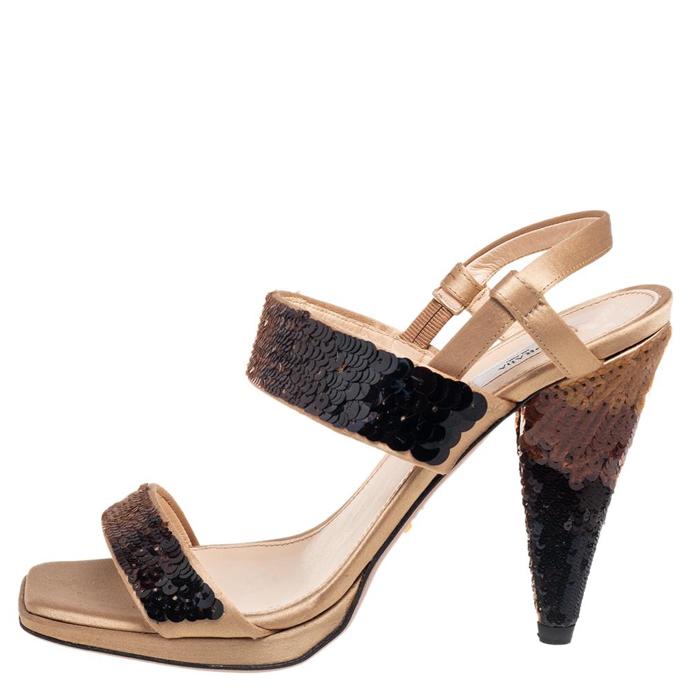 These sandals by Prada are perfect to be paired with any outfit of your choice. Transform into the style diva that you are by wearing these black sandals. Crafted from satin, they have straps embellished with sequins, open toes, sturdy heels,