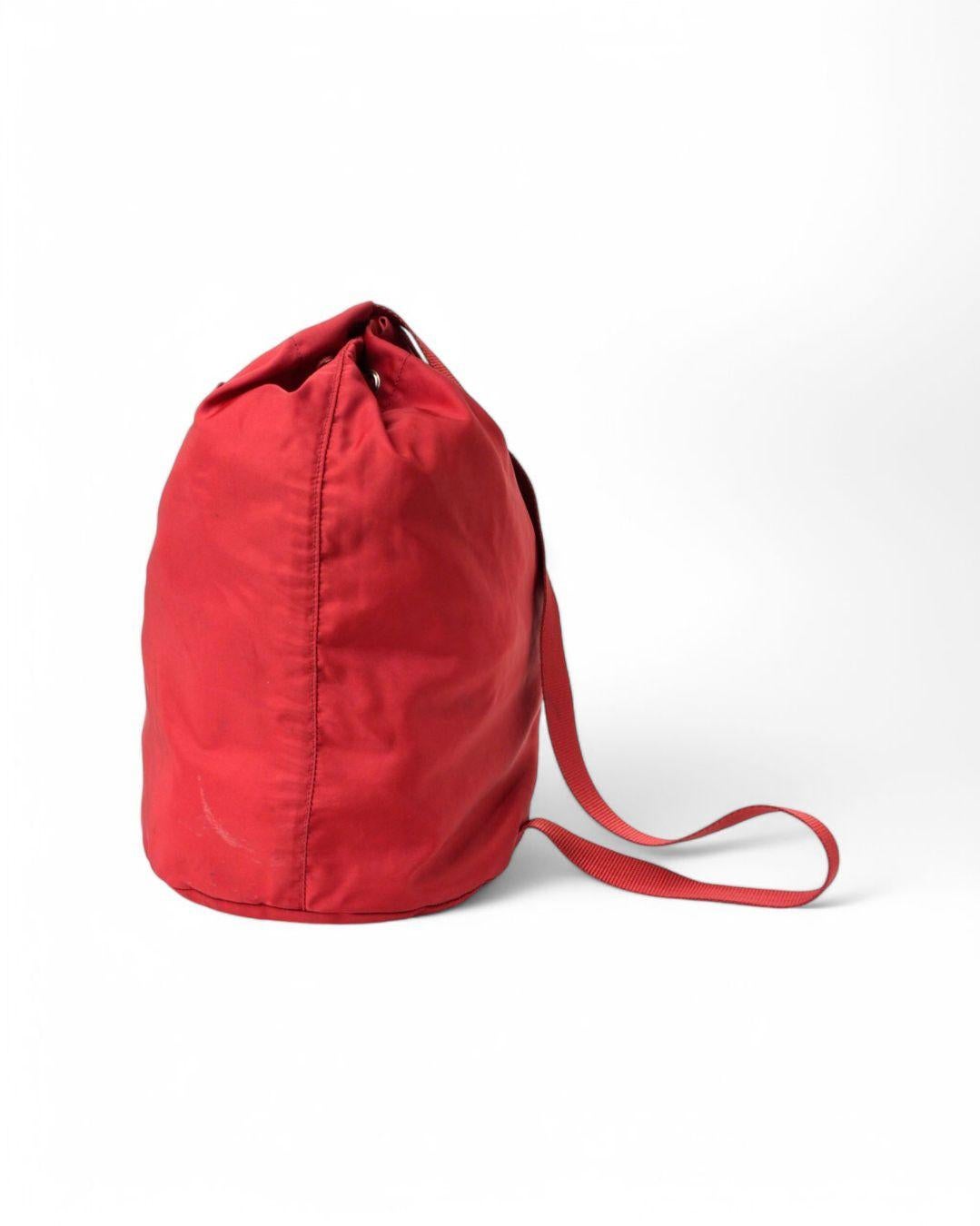 Prada Bucket MM Nylon Red In Good Condition For Sale In Torre Del Greco, IT
