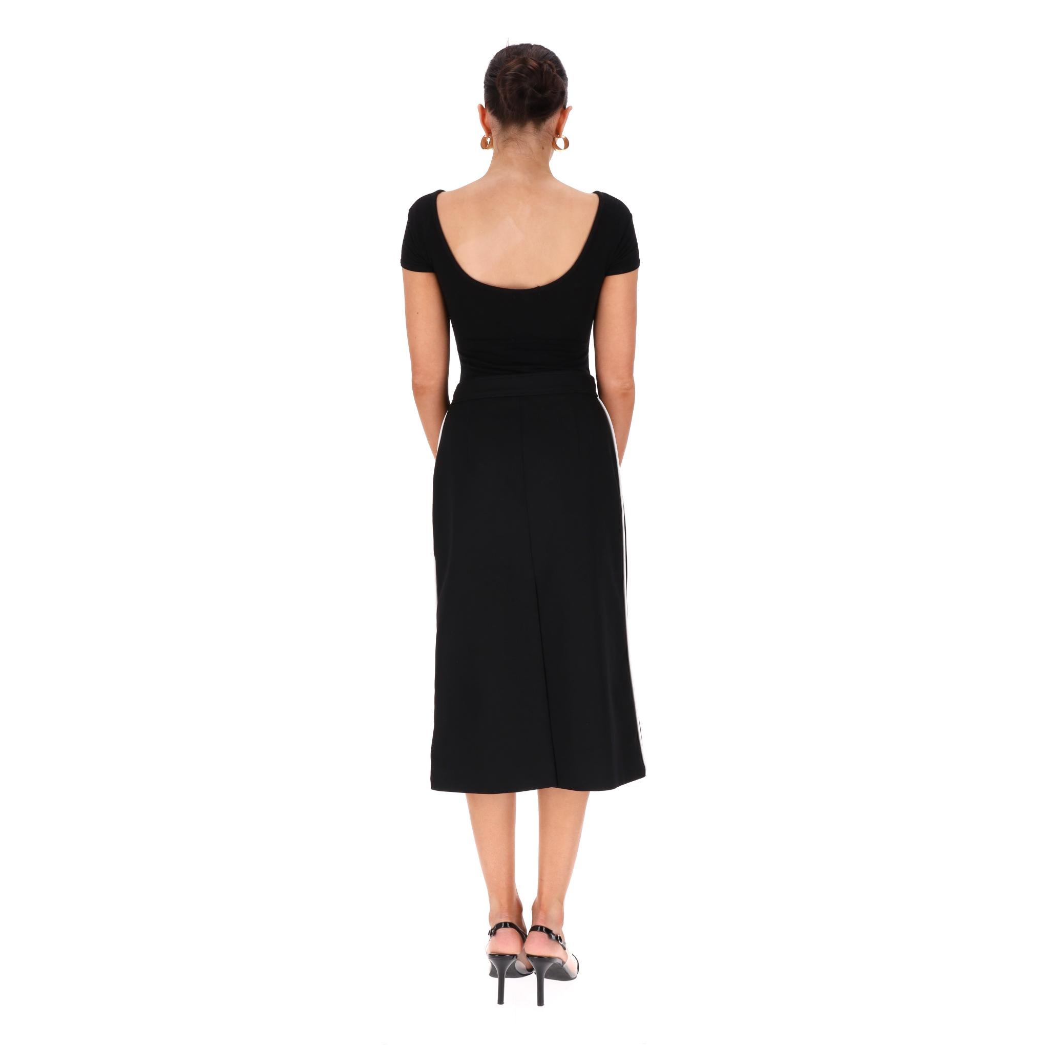 Prada Sequin Trimmed Virgin Wool Midi Skirt en Excelente estado para la venta en London, GB
