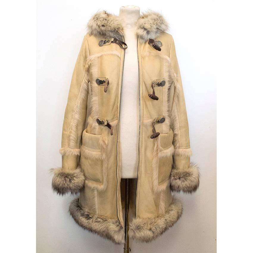 Prada Schafs- und Fuchspelz-Ledermantel mit Kapuze - Größe US 8 (Beige) im Angebot